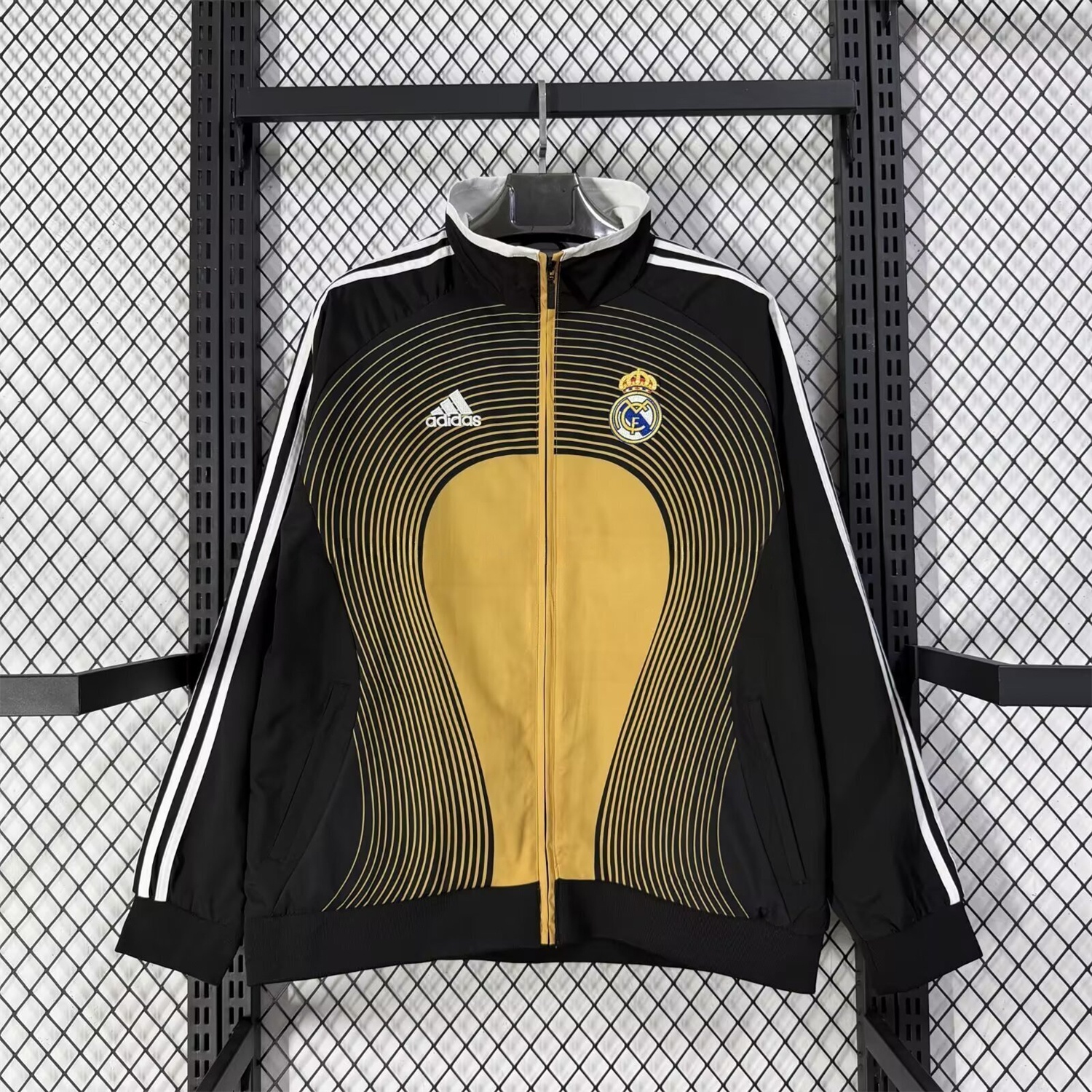 Retro Real Madrid 2006-07 Home Windbreaker Jacket - Black And Yellow - JerseysGala