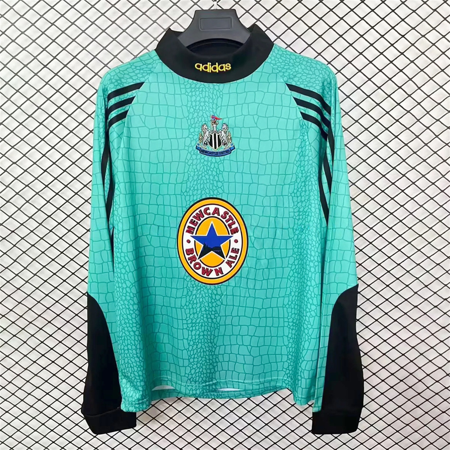 Retro Newcastle United 1997-98 Long Sleeves Cyan Goalkeeper Jersey - JerseysGala