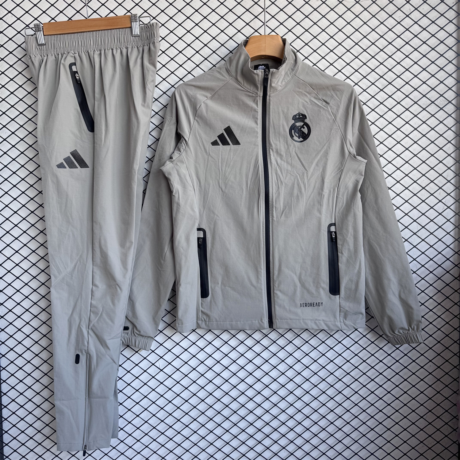 Real Madrid 25-26 Windbreaker Training Set - Pure Grey Top and Pants - JerseysGala