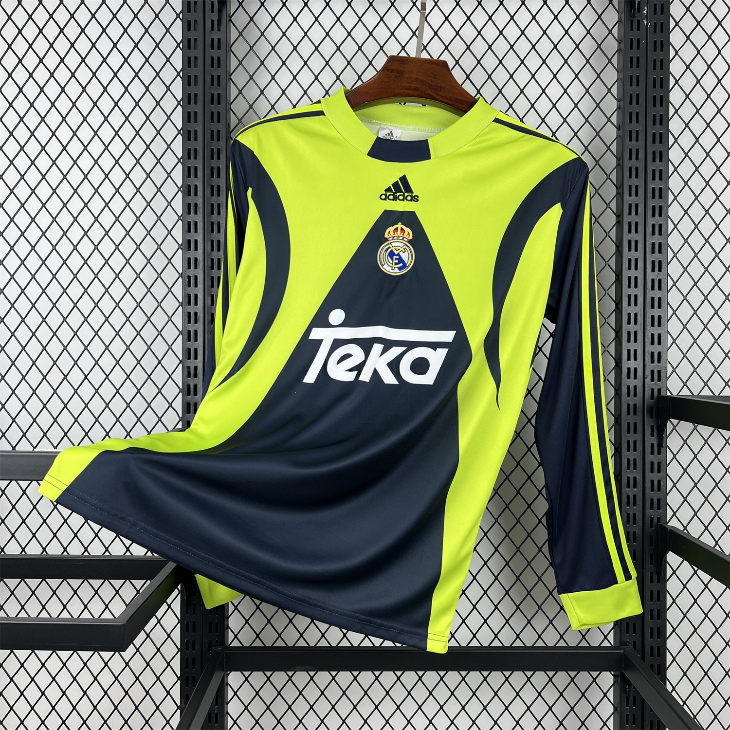 Retro Real Madrid 1999-00 Green Goalkeeper Long Sleeves Jersey - JerseysGala