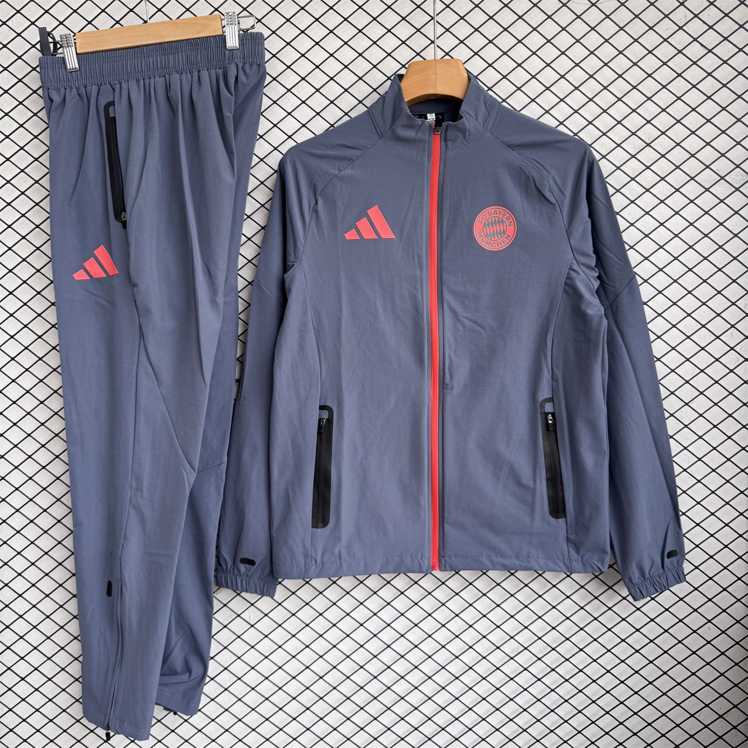 Bayern Munich 25-26 Windbreaker Training Set - Grey Top and Pants - JerseysGala