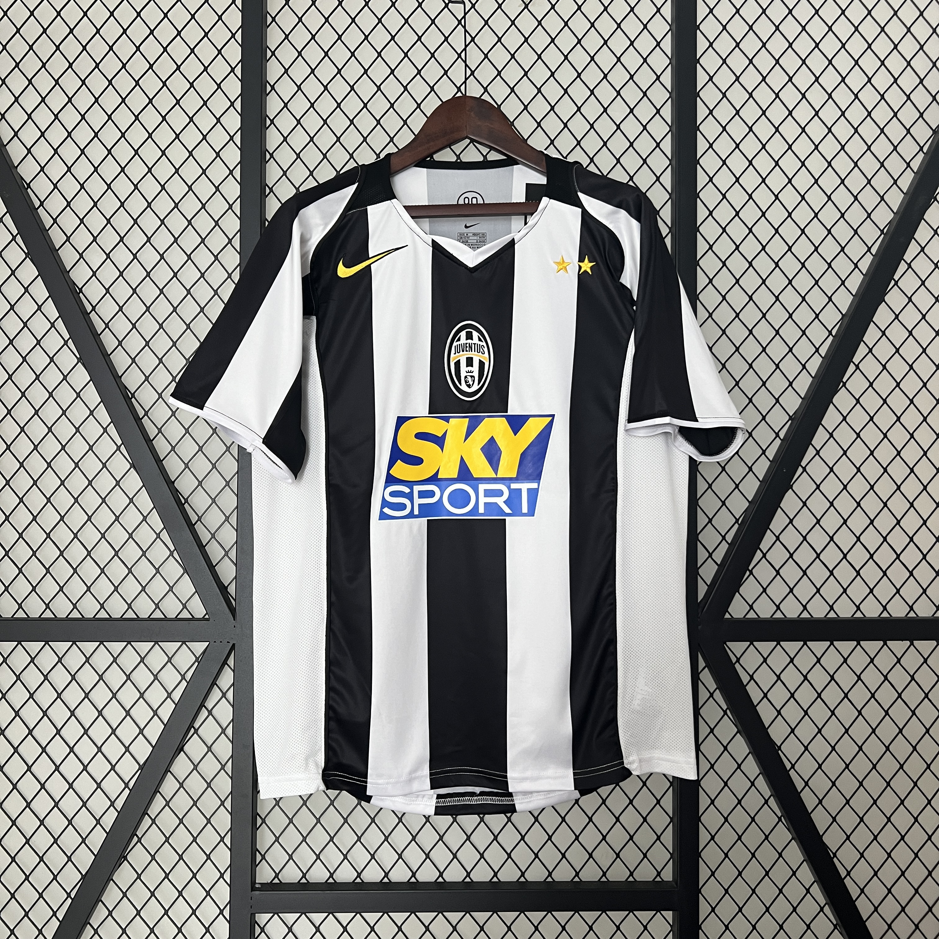 Retro Juventus 2004-05 Home Stadium Jersey - JerseysGala