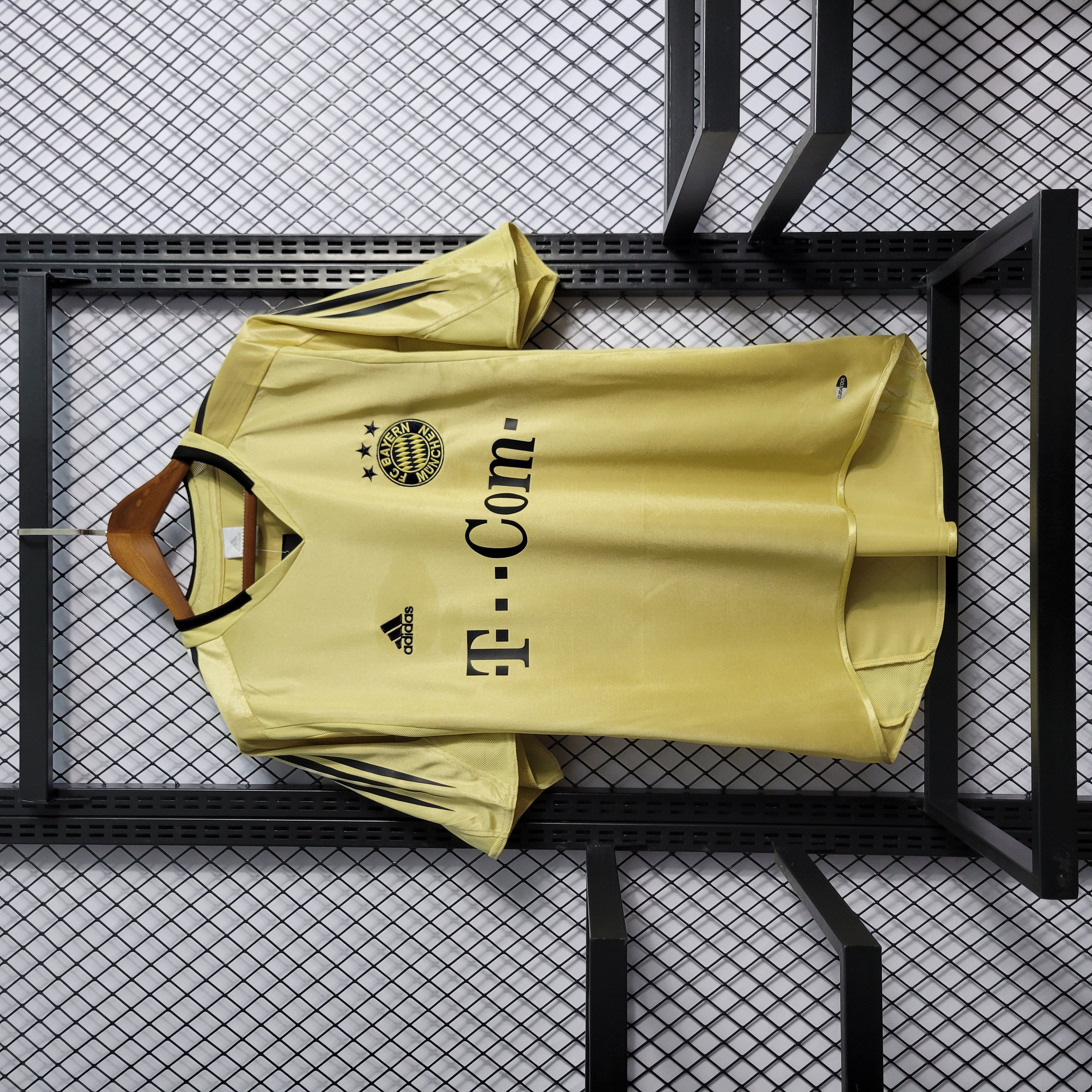 Bayern Munich Retro 04-05 Away Shirt - JerseysGala