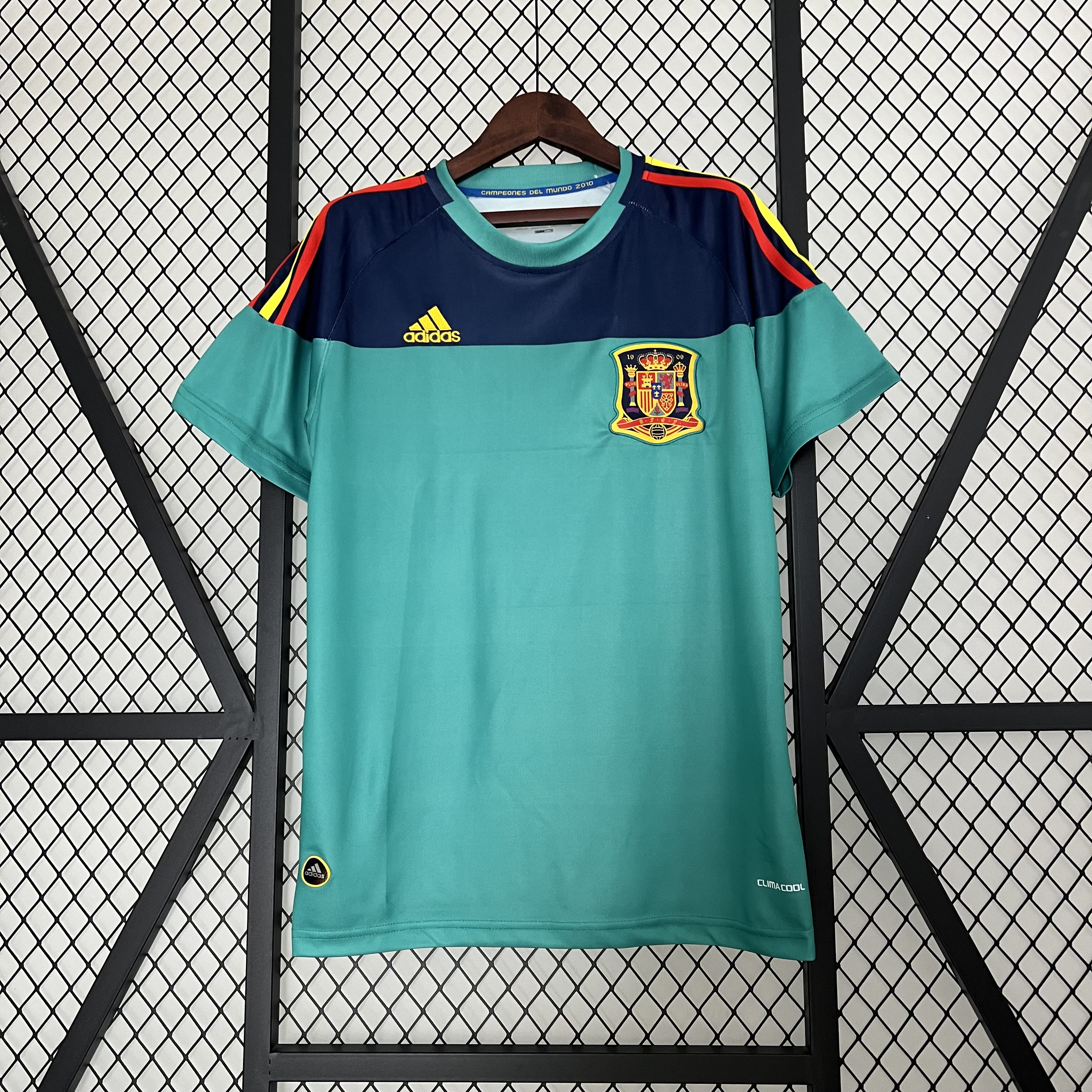 Retro Spain 2010 Green Goalkeeper Jersey - JerseysGala