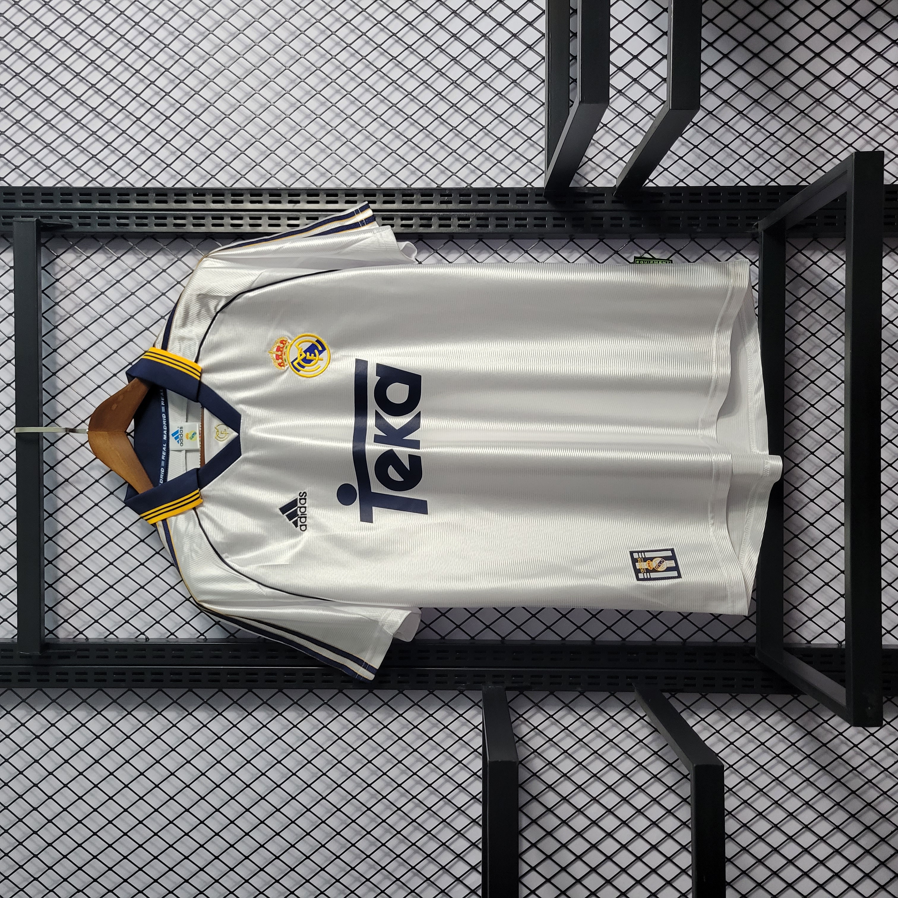 Retro Real Madrid 1998-00 Home Stadium Jersey - JerseysGala