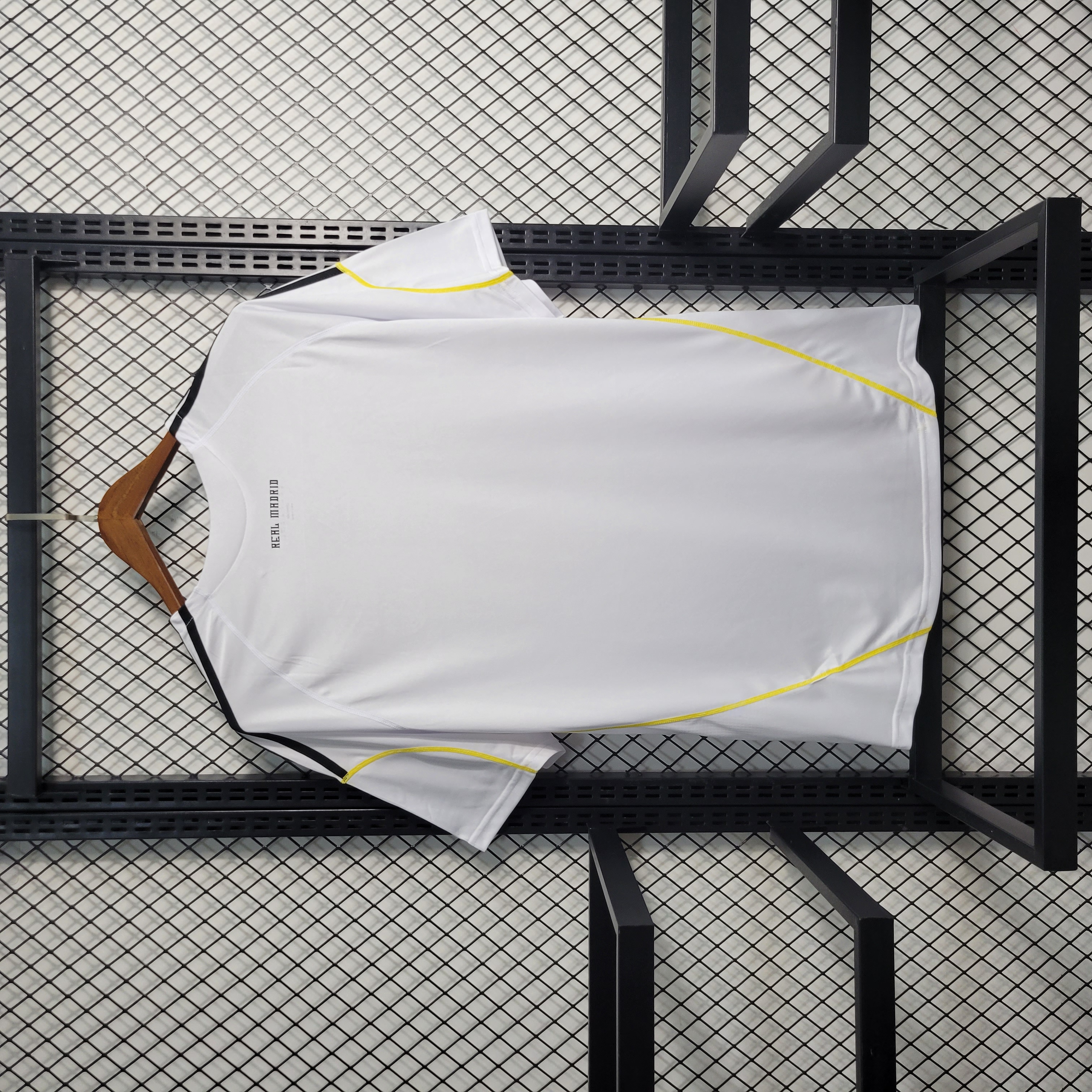 Retro Real Madrid 09-10 Home Stadium Jersey - JerseysGala