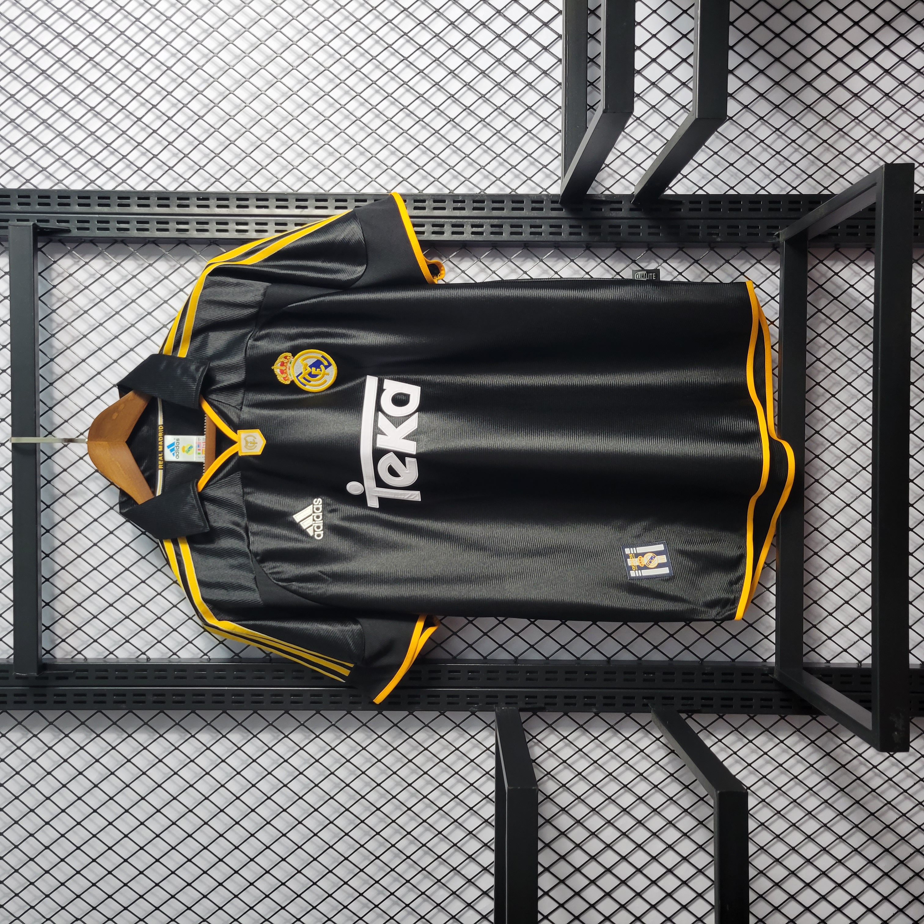 Retro Real Madrid 1999-01 Third Jersey - JerseysGala