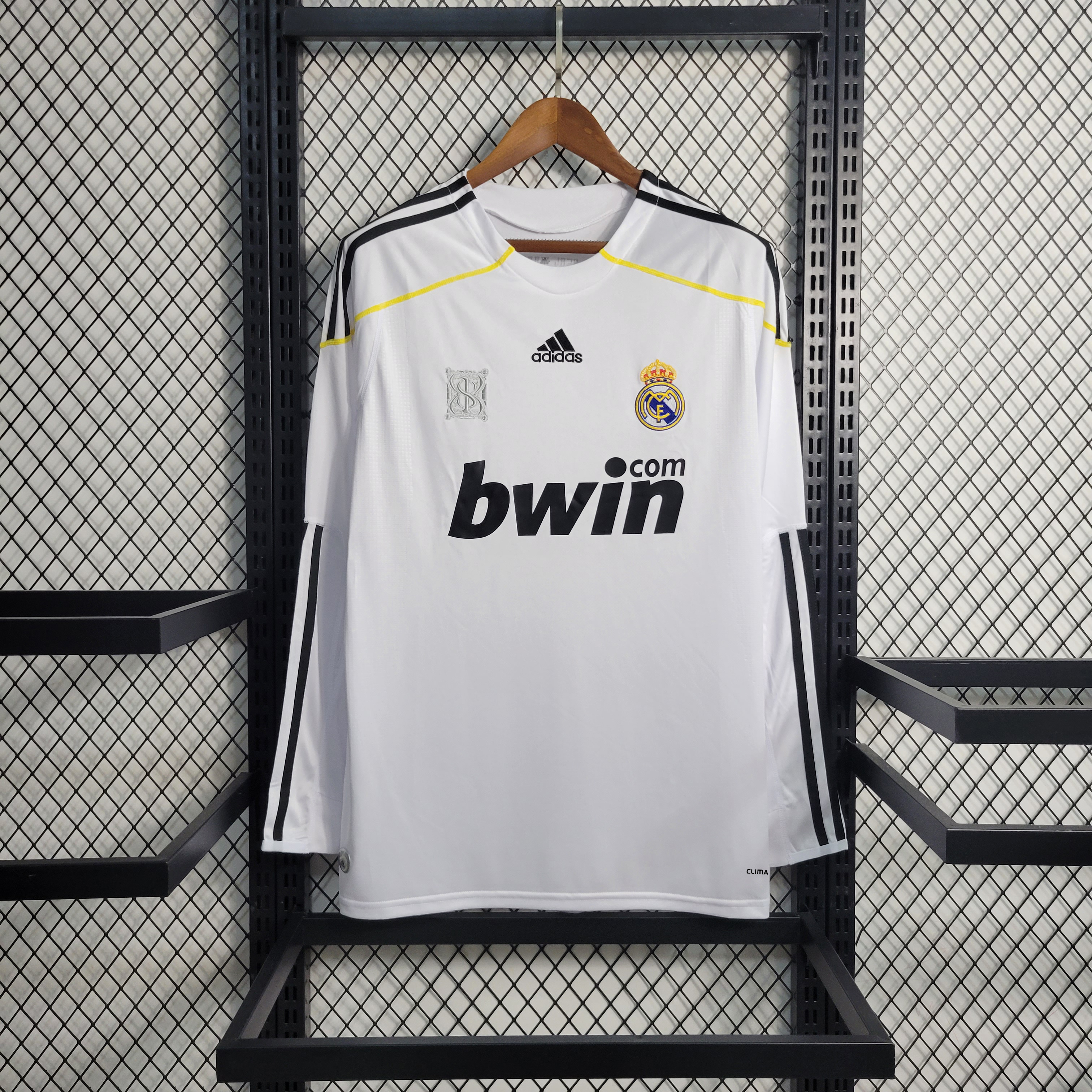 Retro Real Madrid 09-10 Home Stadium Long Sleeve Jersey - JerseysGala