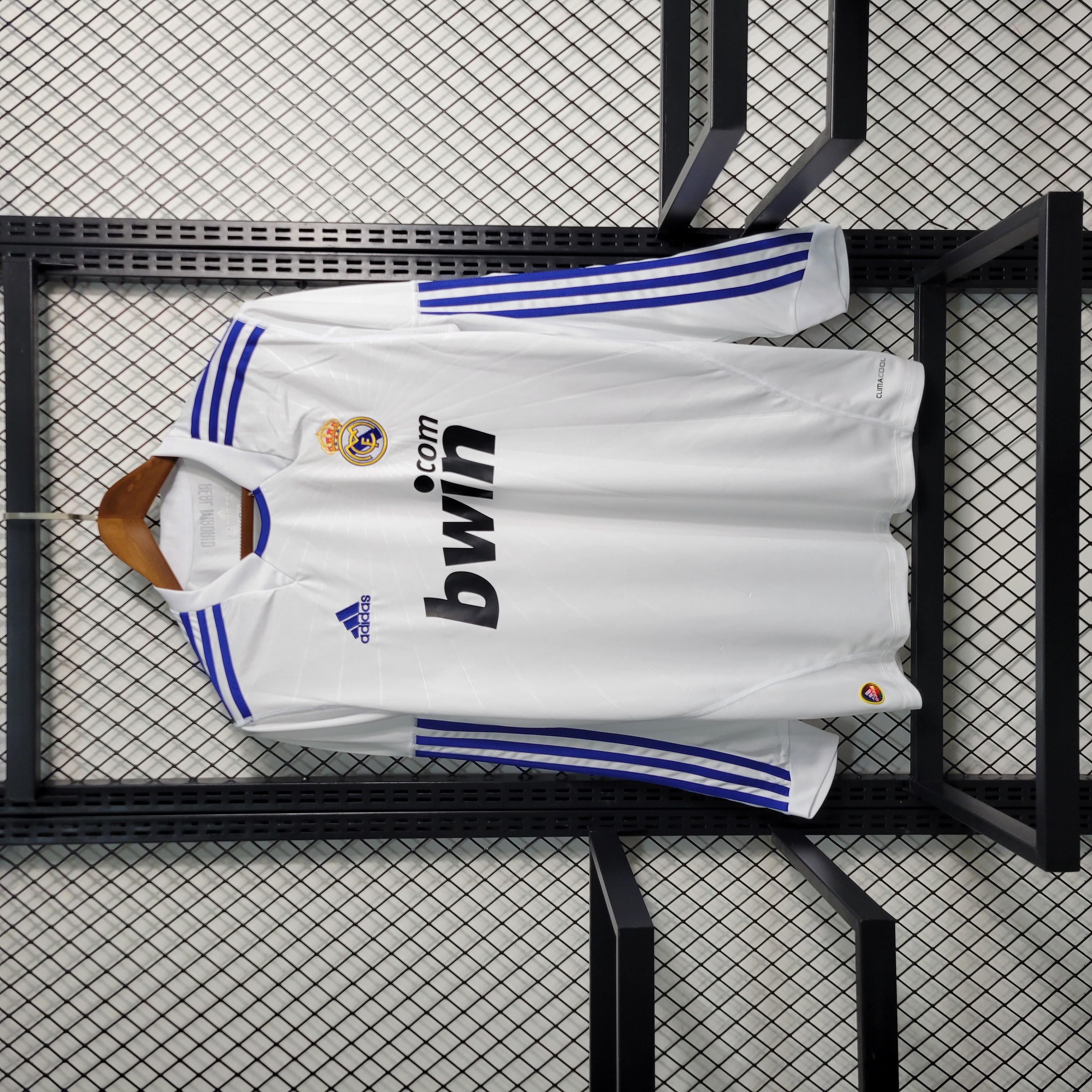 Retro Real Madrid 10-11 Home Stadium Long Sleeve Jersey - JerseysGala