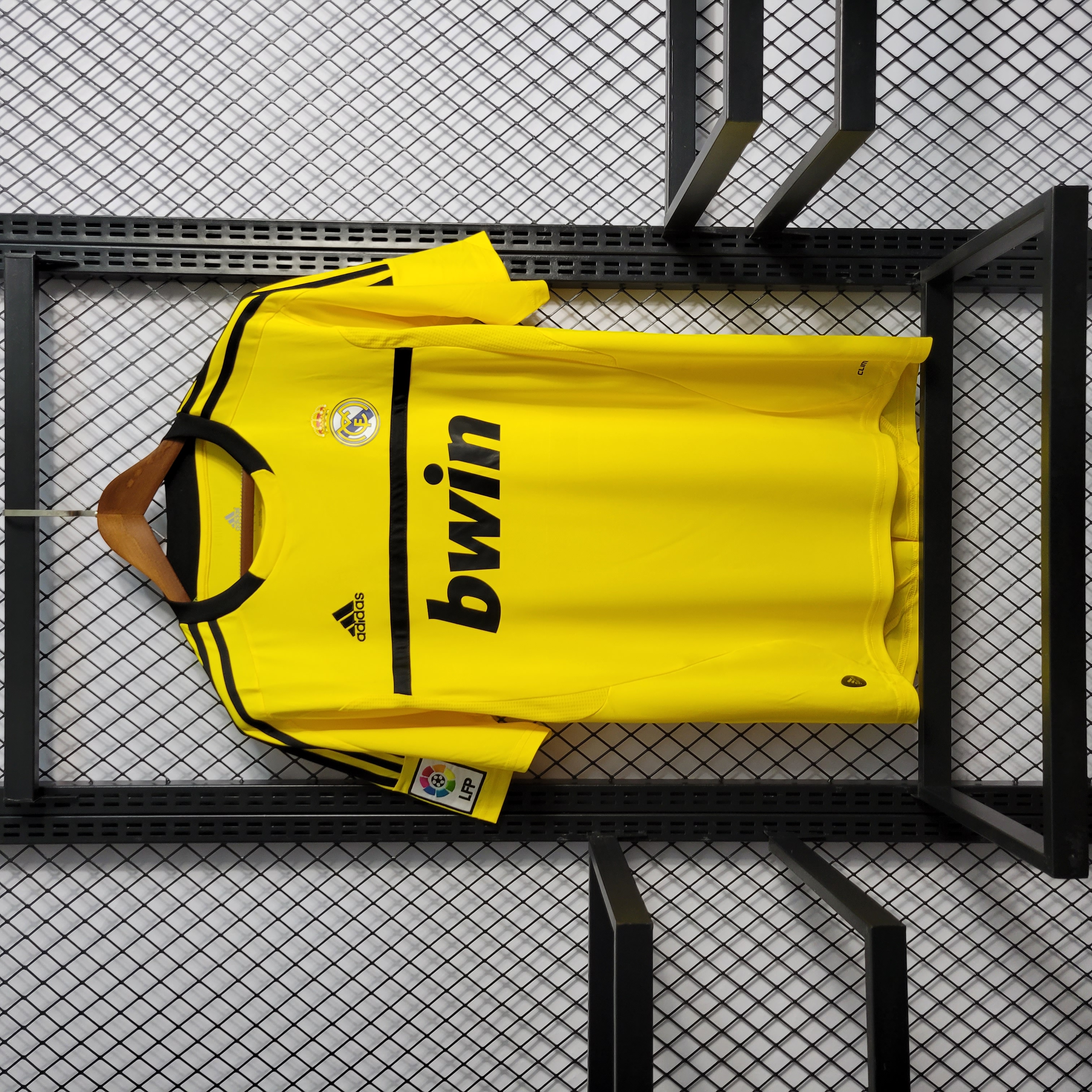 Retro Real Madrid 11-12 Yellow Goalkeeper Jersey - JerseysGala
