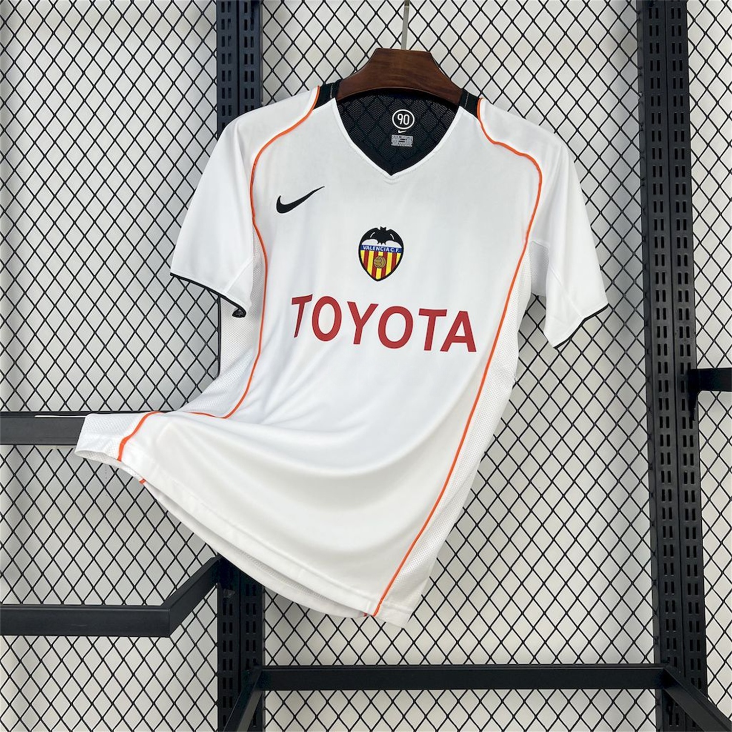 Retro Valencia 2004-05 Home Jersey - JerseysGala
