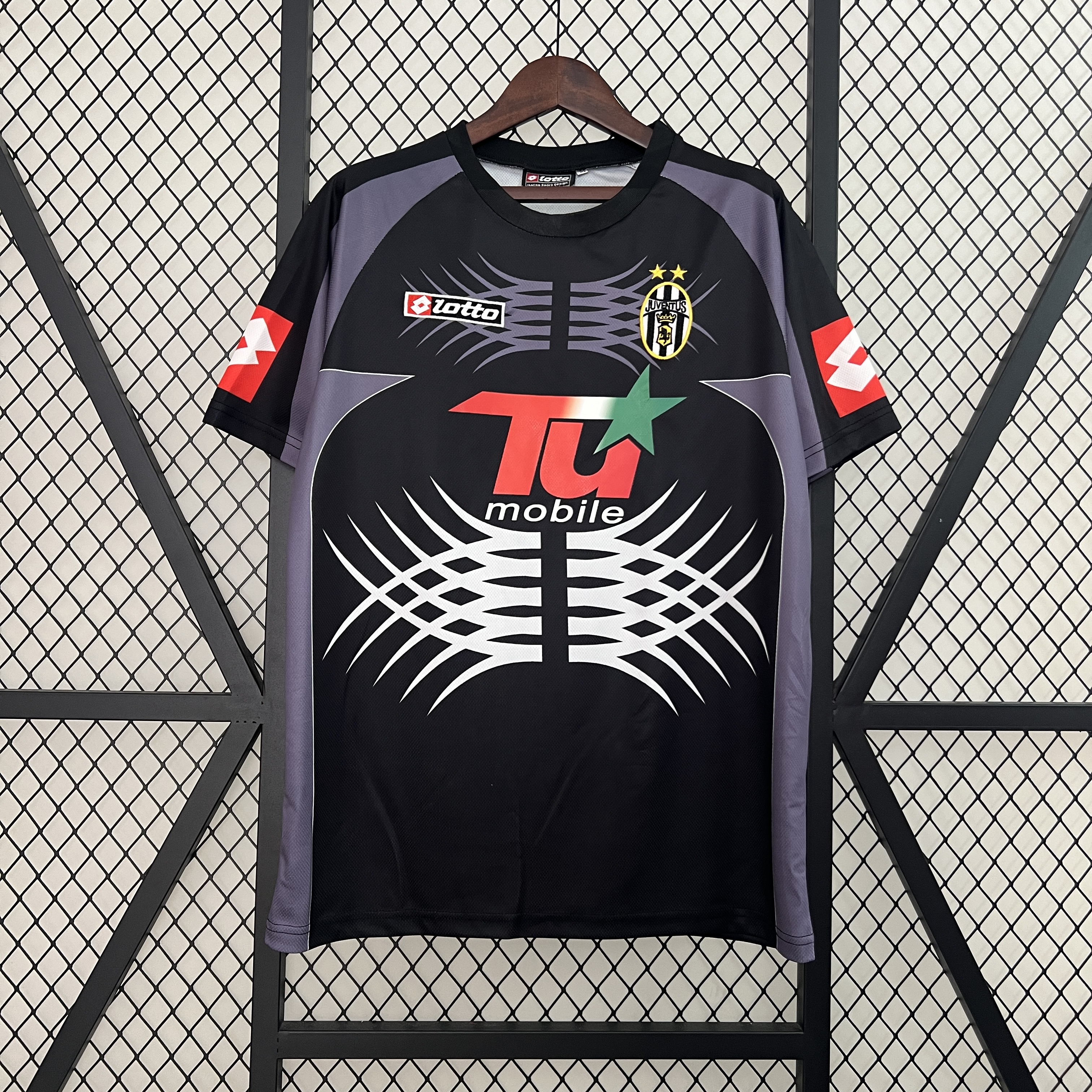 Retro Juventus 2001-02 Black Goalkeeper Jersey - JerseysGala