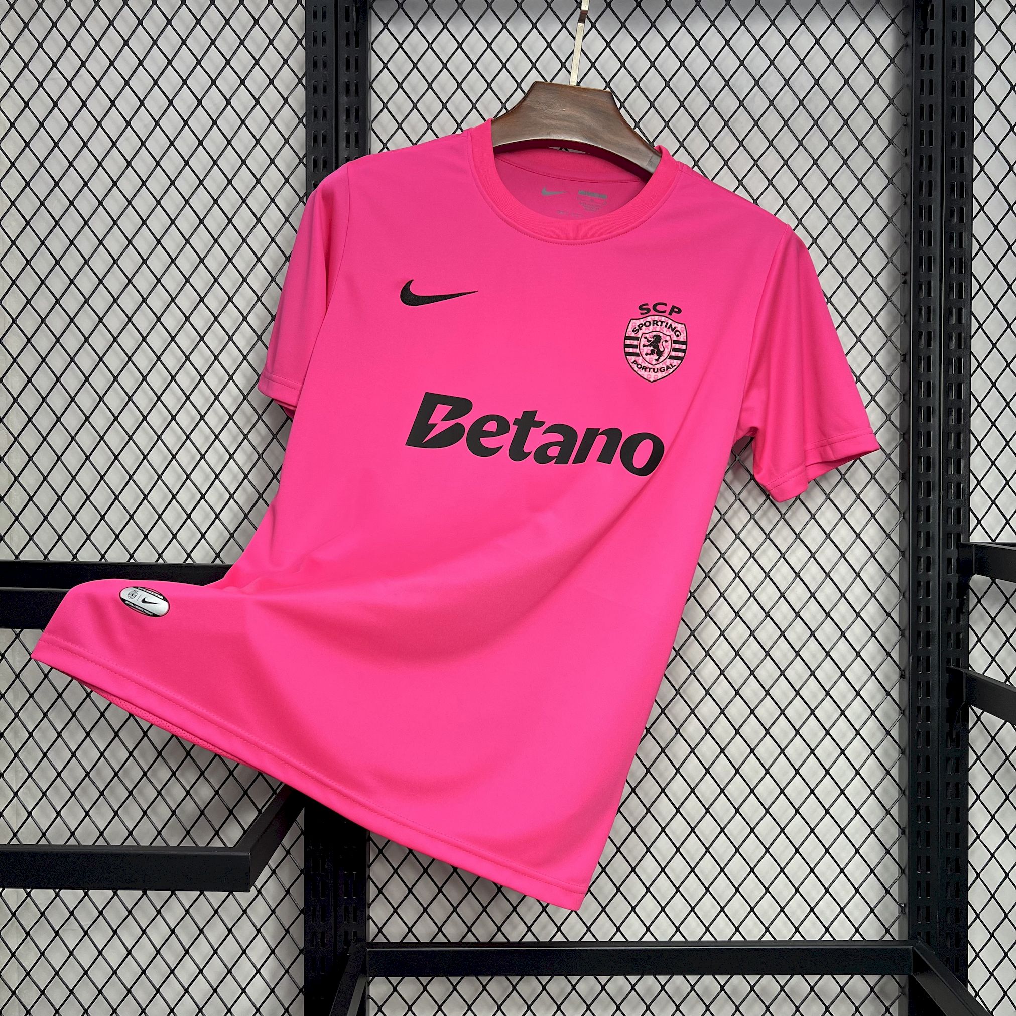 Sporting CP Portugal 24-25 Pink October Jersey - Fans Version - JerseysGala