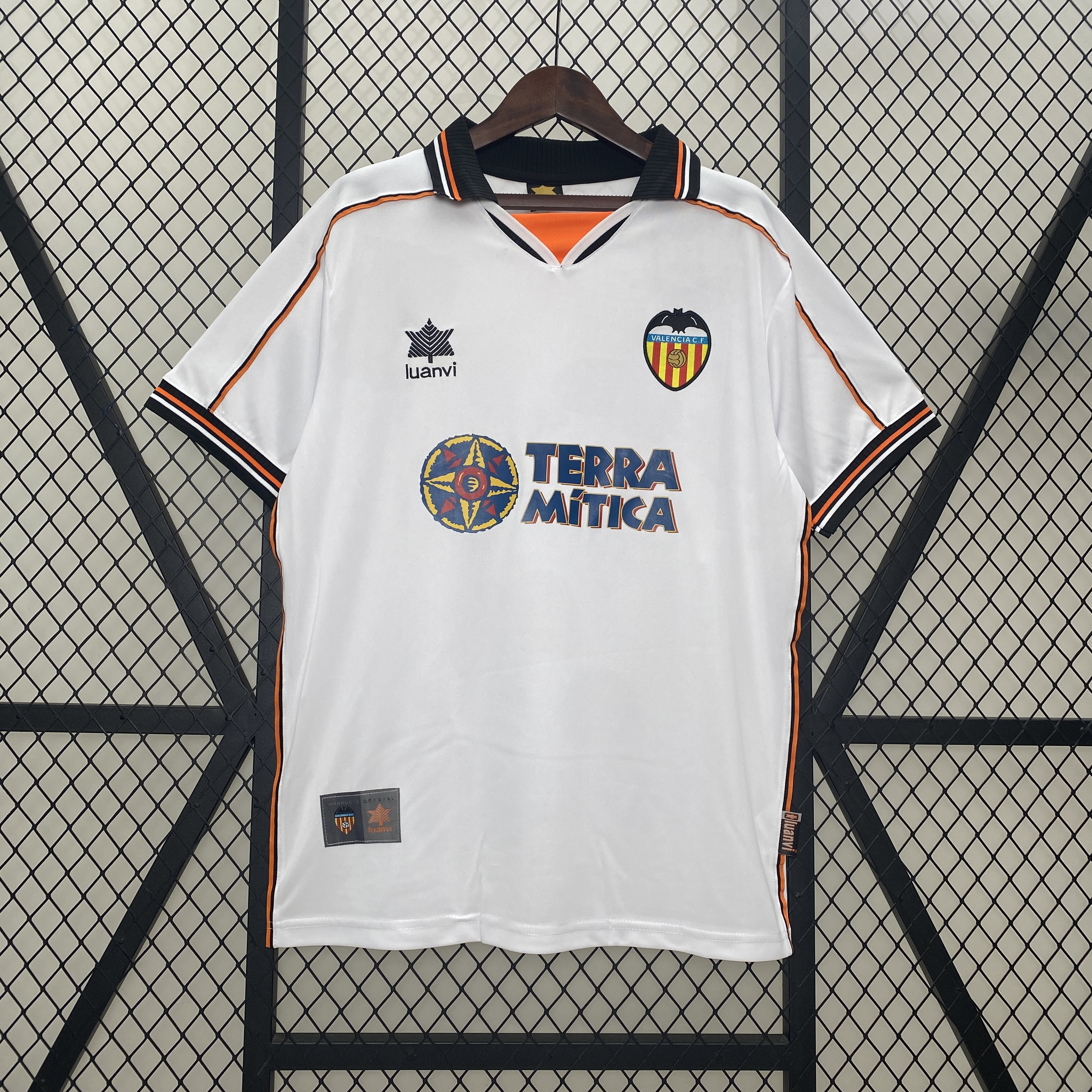 Retro Valencia 1999-00 Home Jersey - JerseysGala