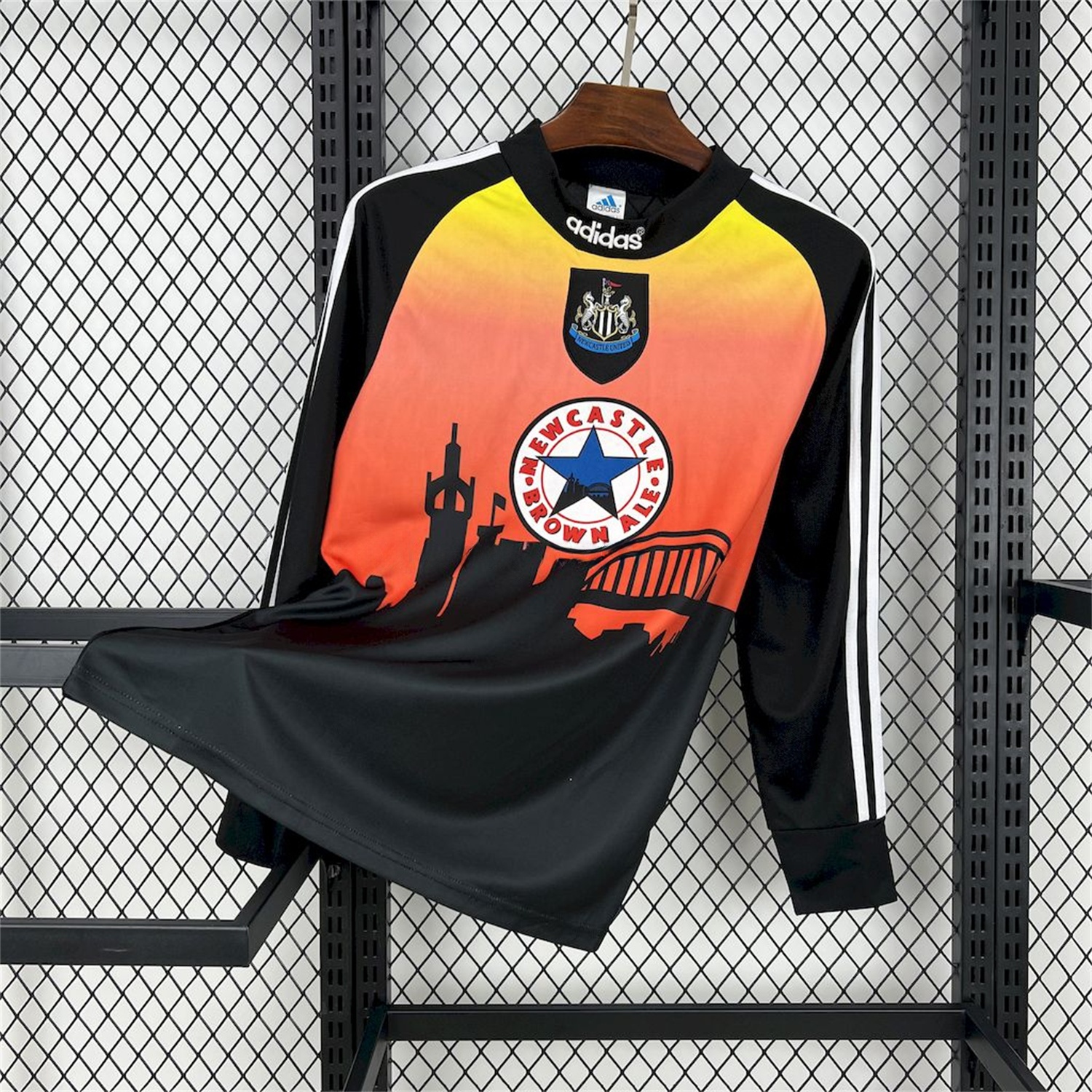 Retro Newcastle United 1996-97 Long Sleeves Goalkeeper Jersey - JerseysGala