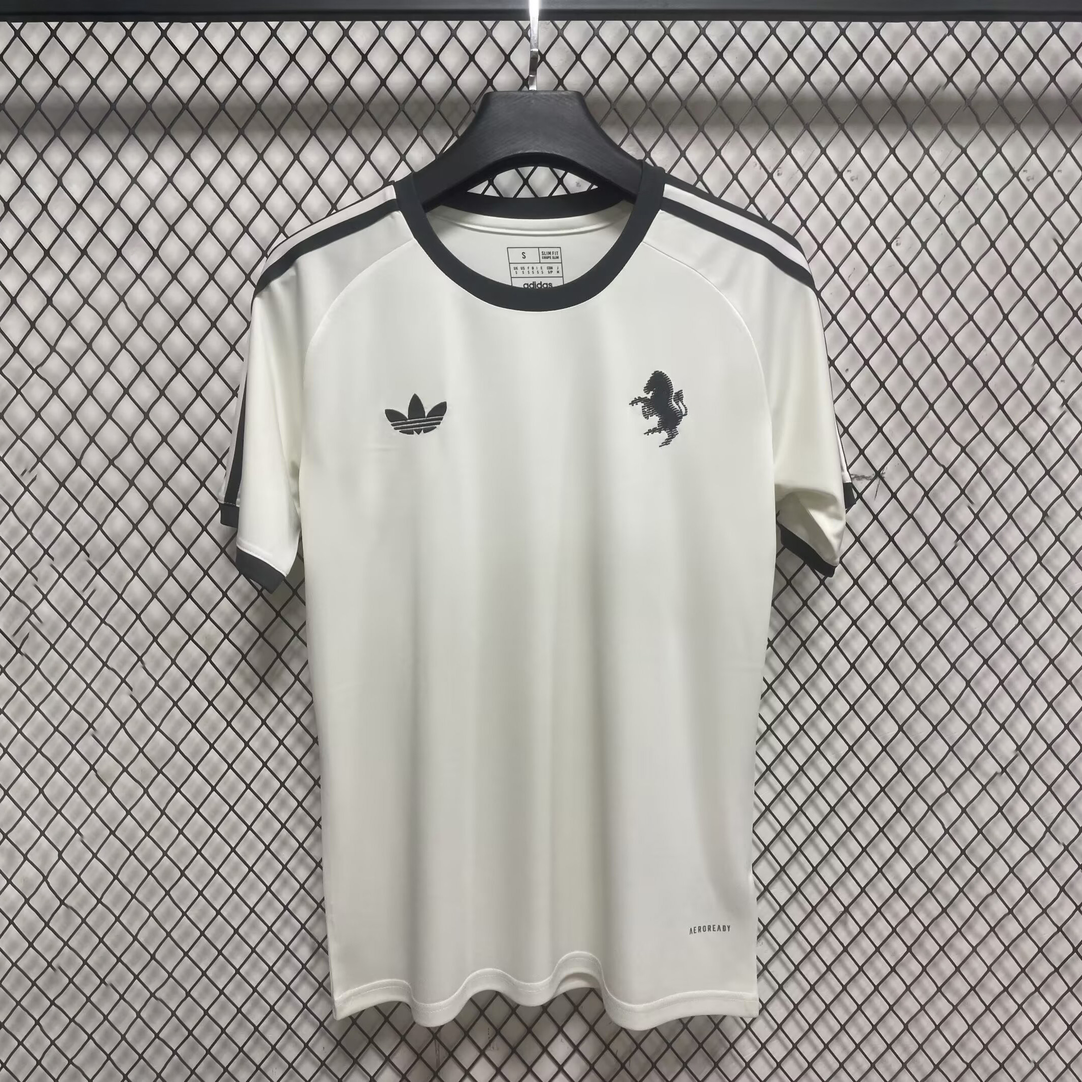 Juventus 24-25 Vintage Trefoil White and Black Men's T-Shirt - JerseysGala