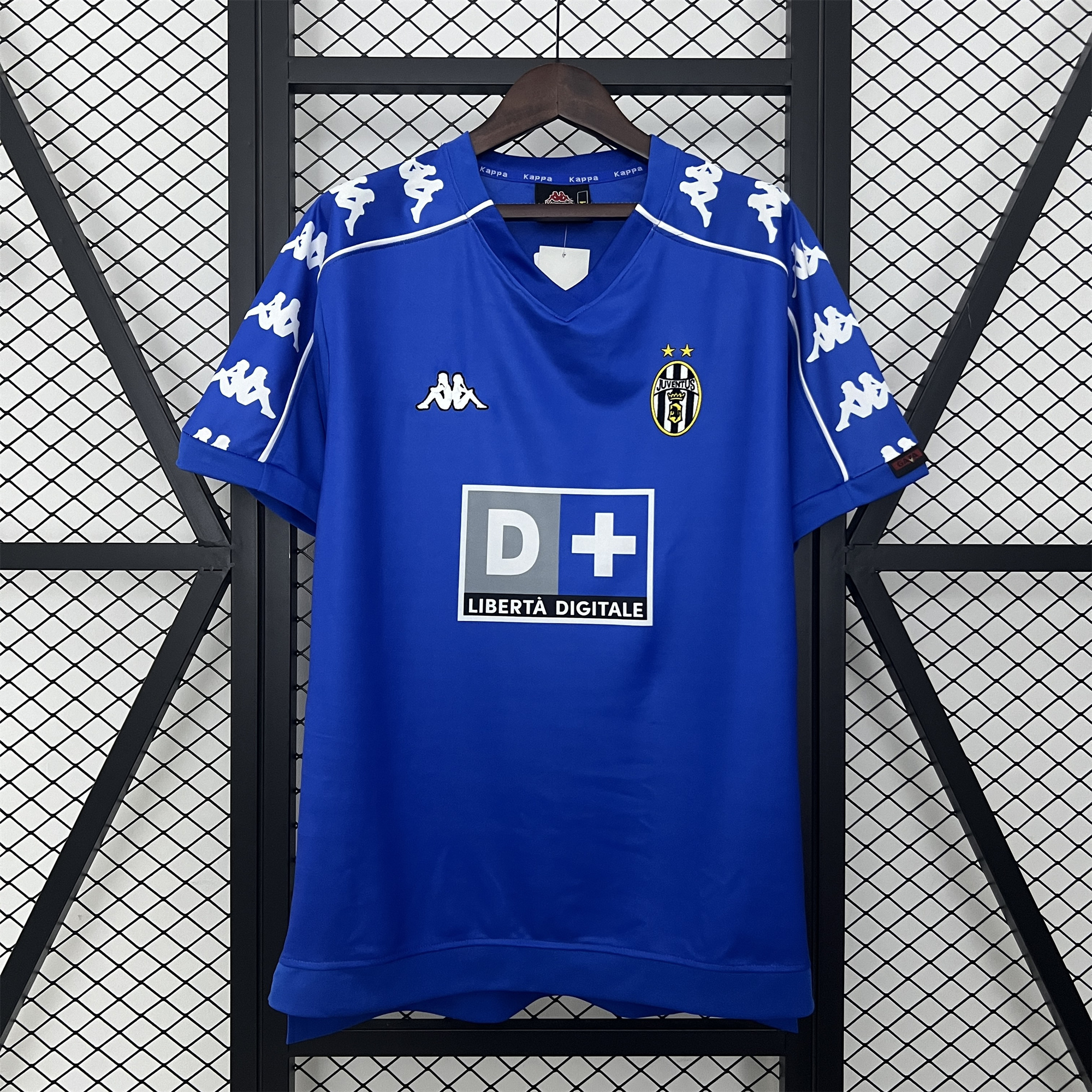 Retro Juventus 1999-00 Away Jersey - JerseysGala