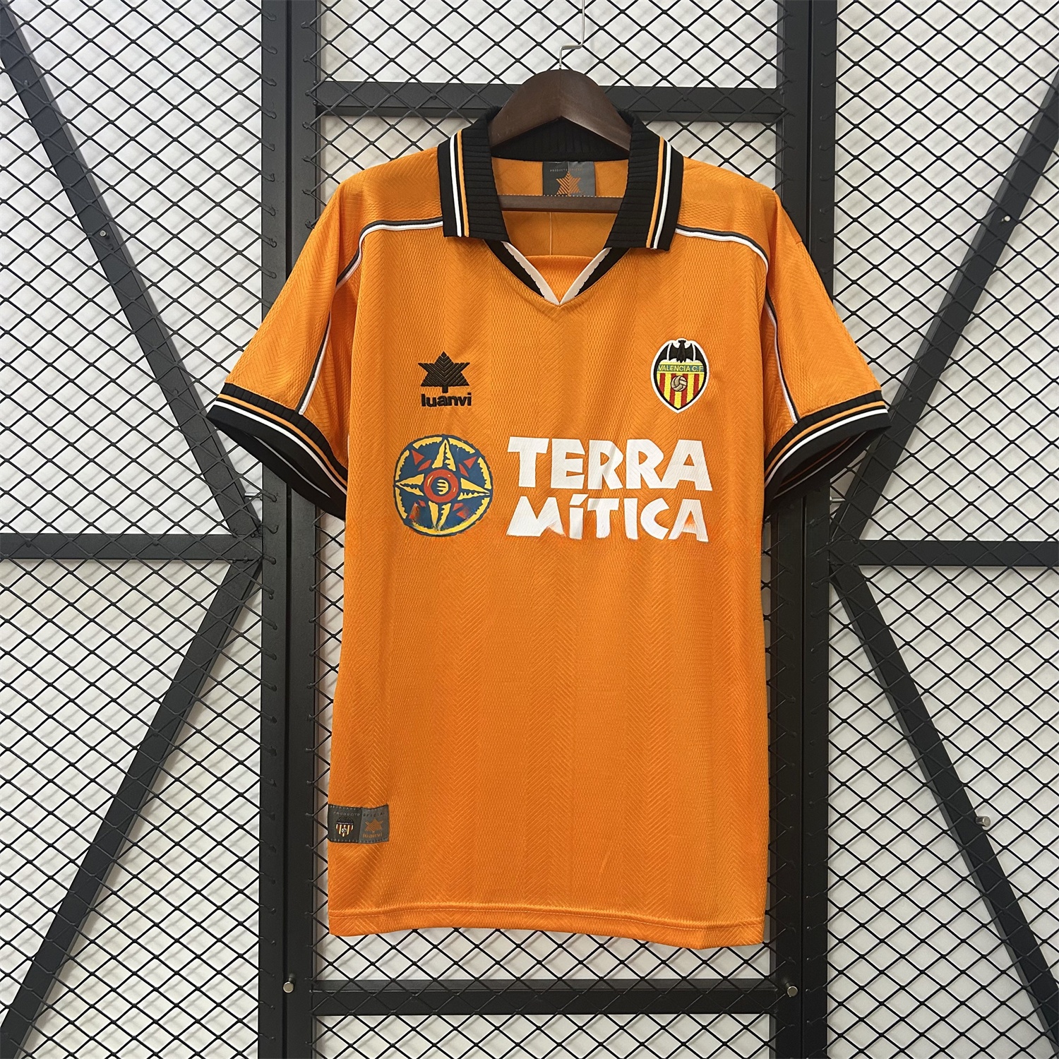Retro Valencia 1999-00 Away Jersey - JerseysGala