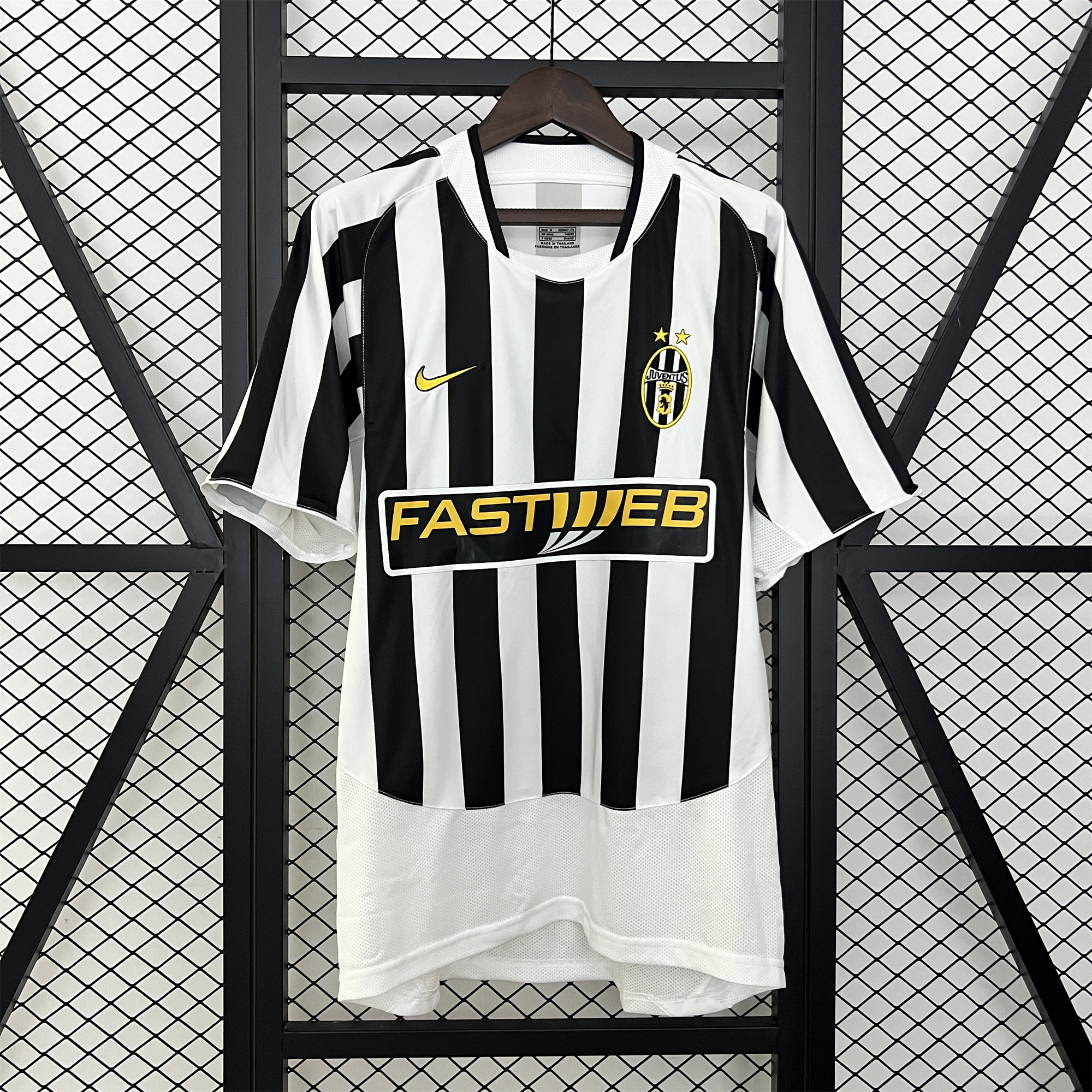 Retro Juventus 2003-04 Home Jersey - JerseysGala