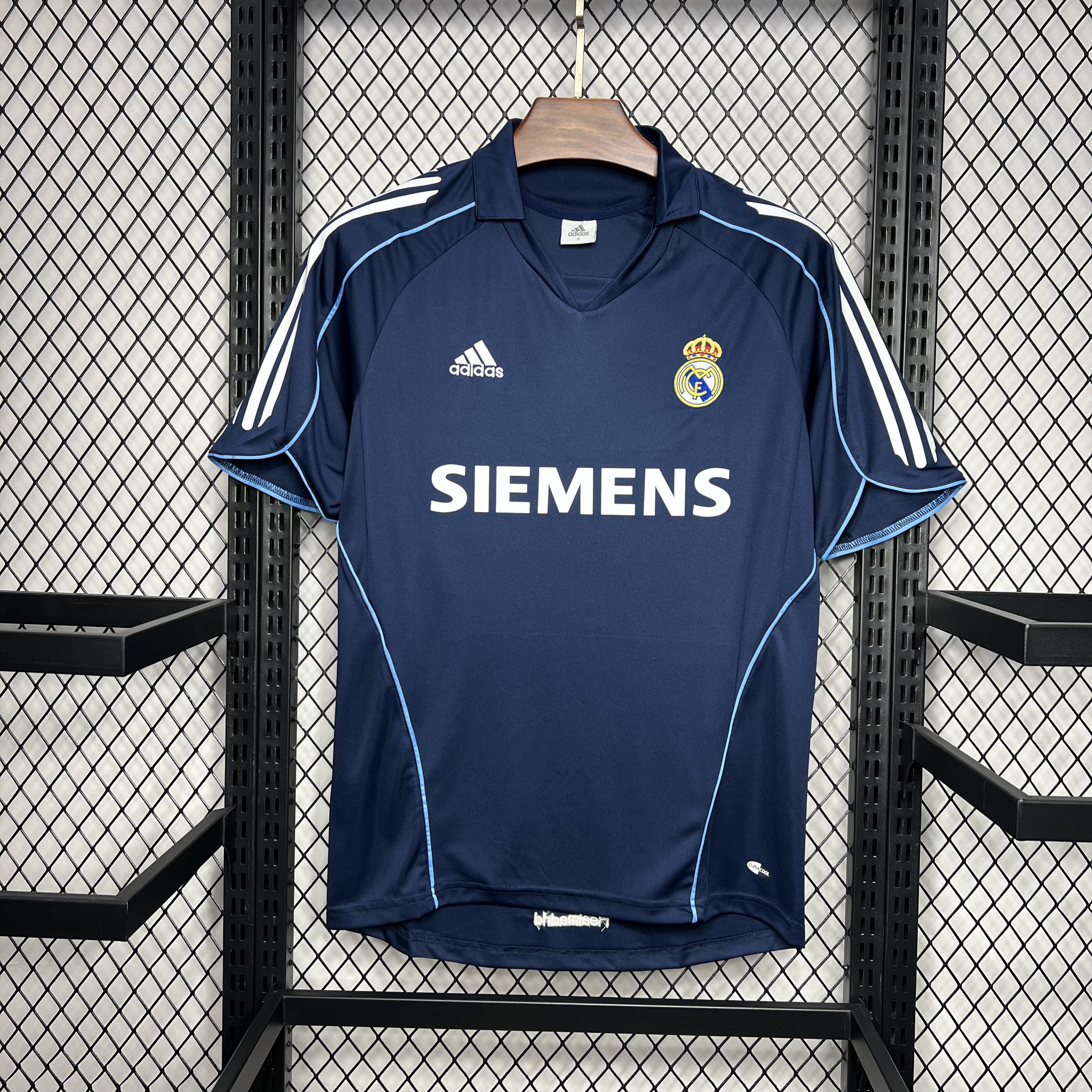Retro Real Madrid 05-06 Away Jersey - JerseysGala