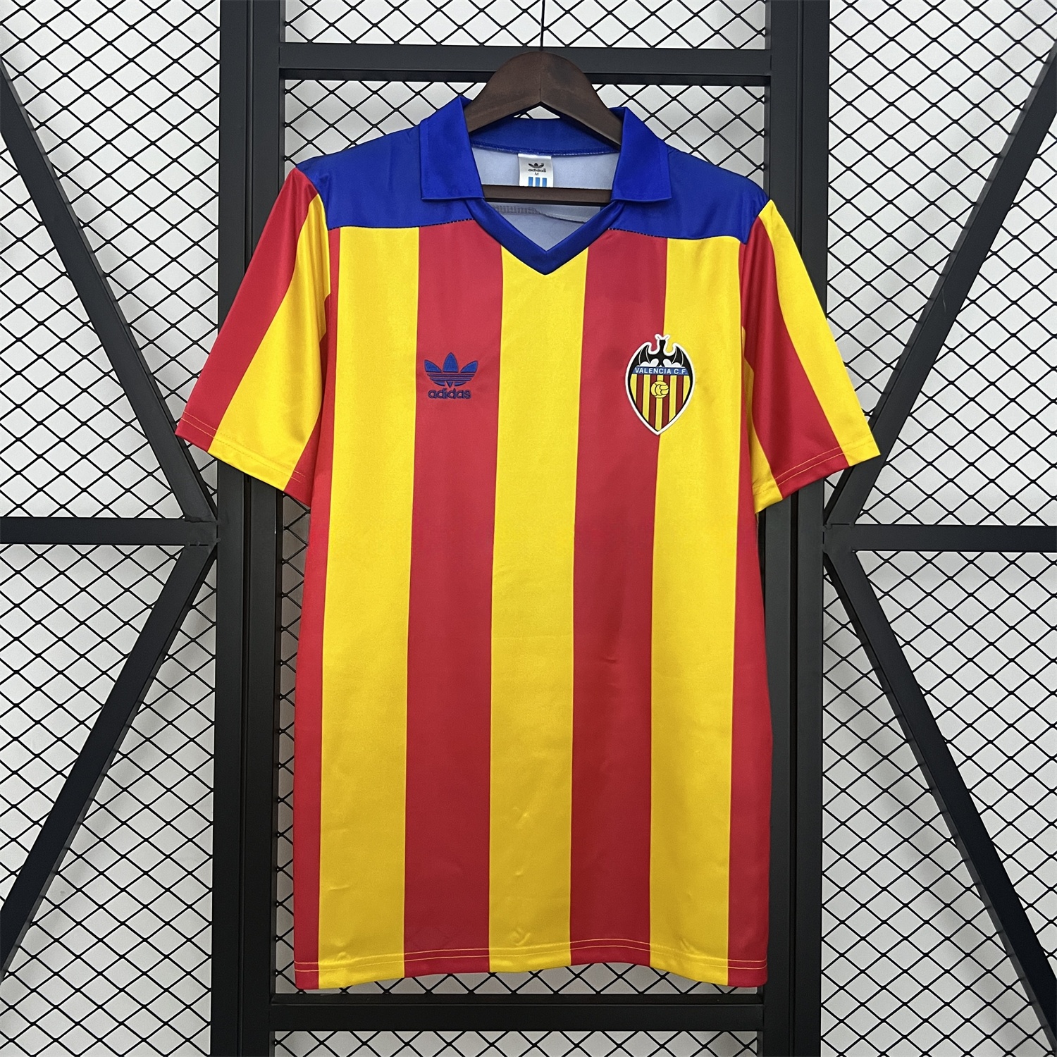 Retro Valencia 1980-82 Away Jersey - JerseysGala