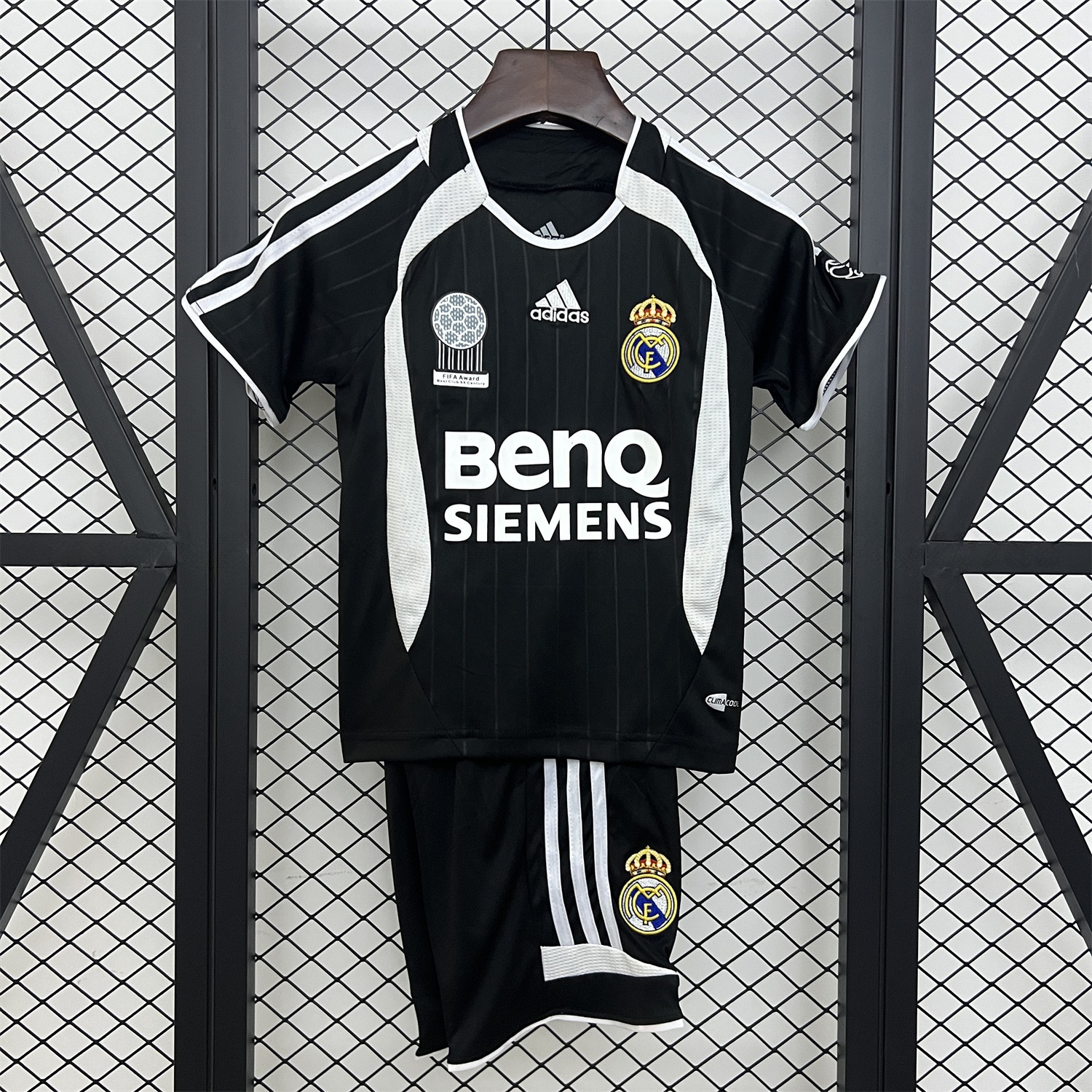 Retro Real Madrid 2006-07 Away Kids Kit - JerseysGala