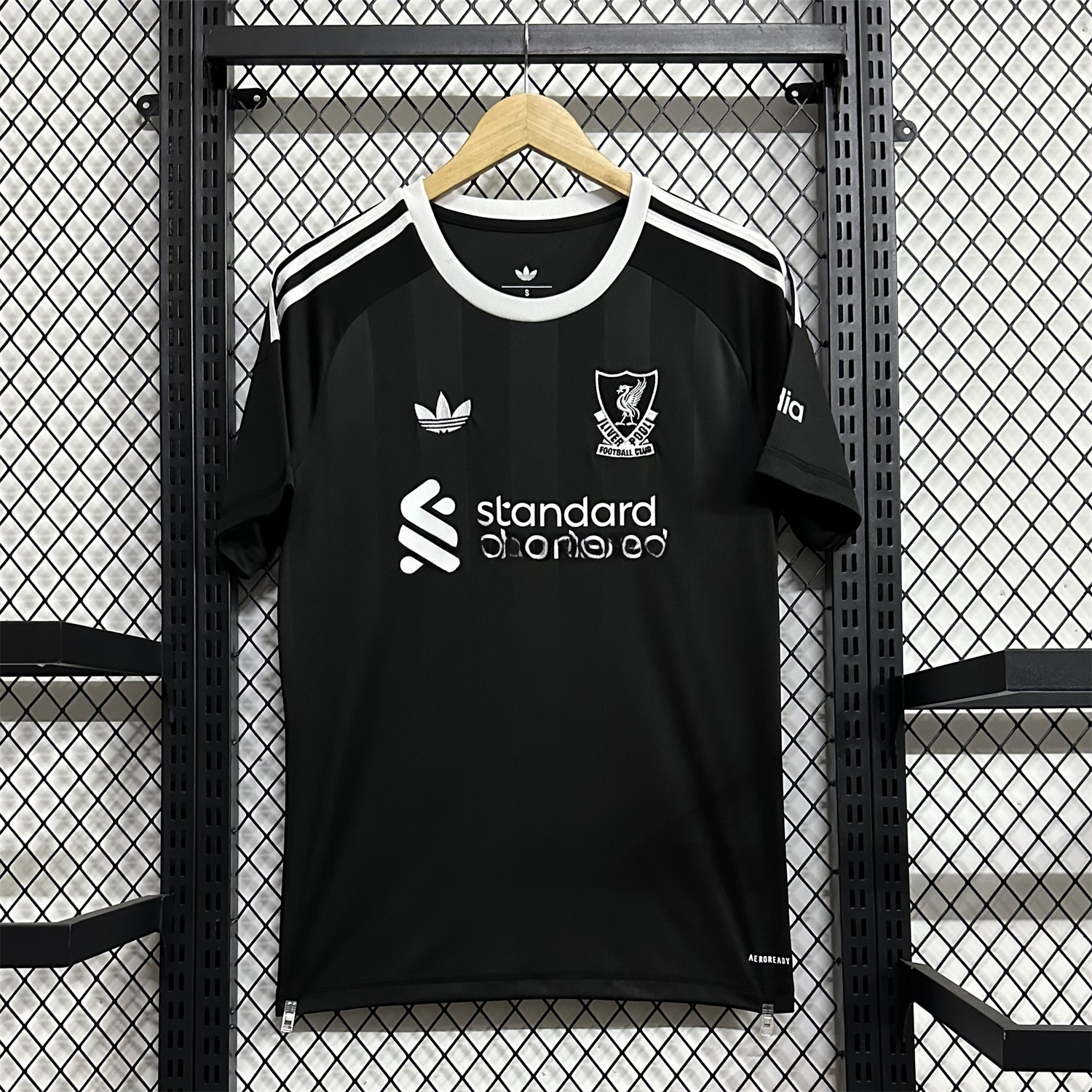 Liver.pool 25-26 Black Trefoil Goalkeeper Jersey - Fans Version - JerseysGala
