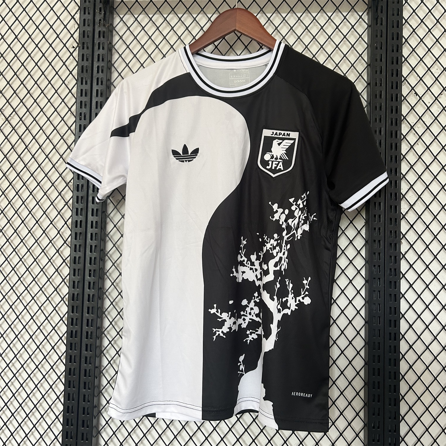 Japan 25-26 Tree Half Black And Half White Special Jersey - Fans Version - JerseysGala