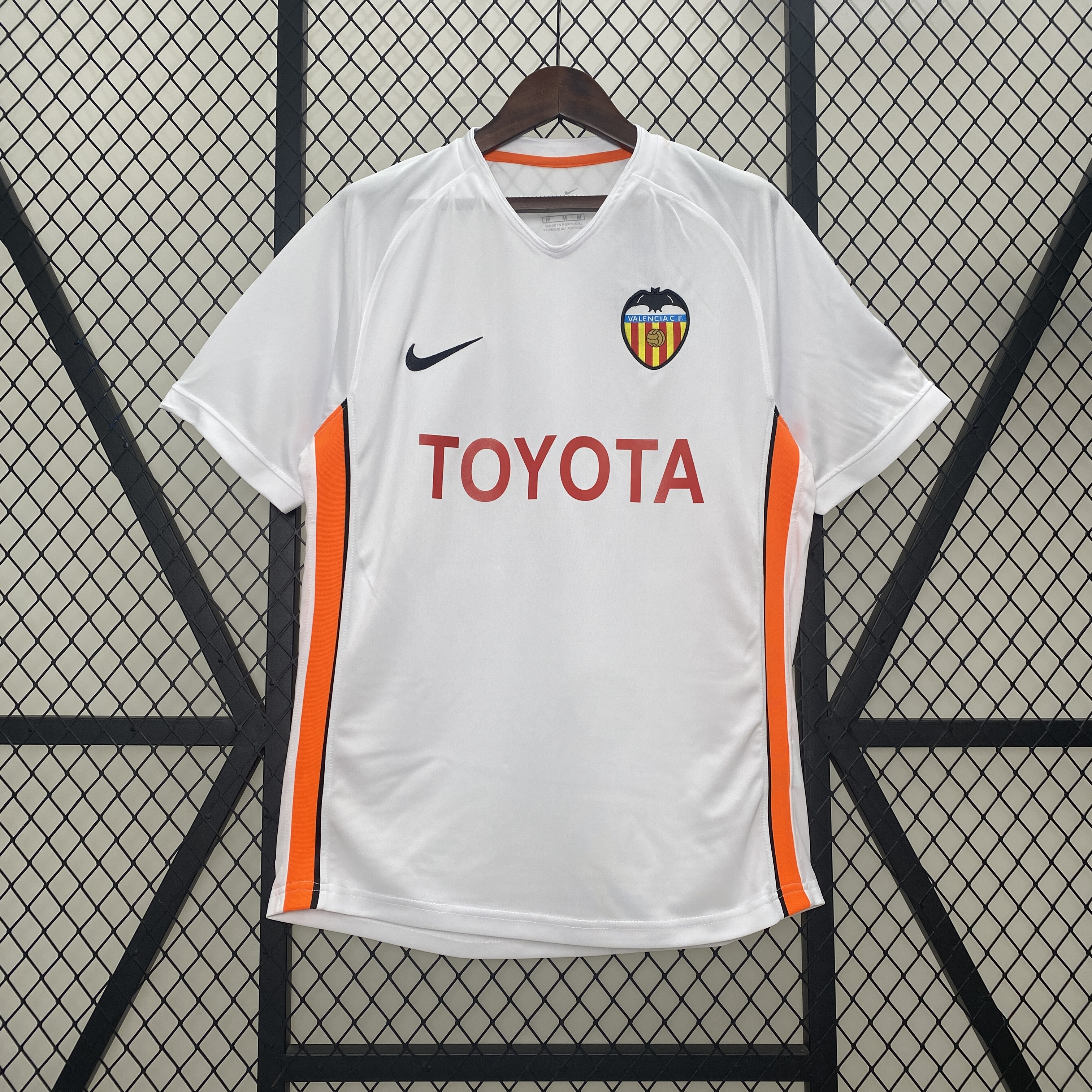 Retro Valencia 2006-07 Home Jersey - JerseysGala