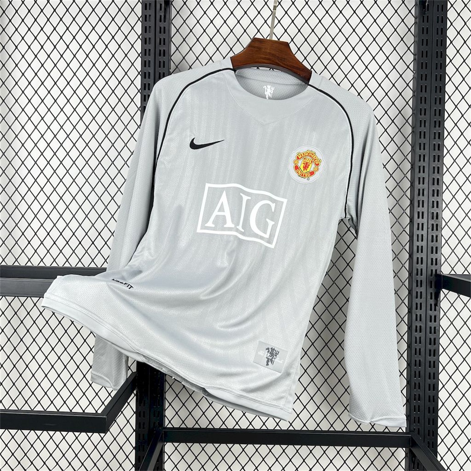 Retro Manchester United 2007-08 Grey Goalkeeper Long Sleeves Jersey - JerseysGala