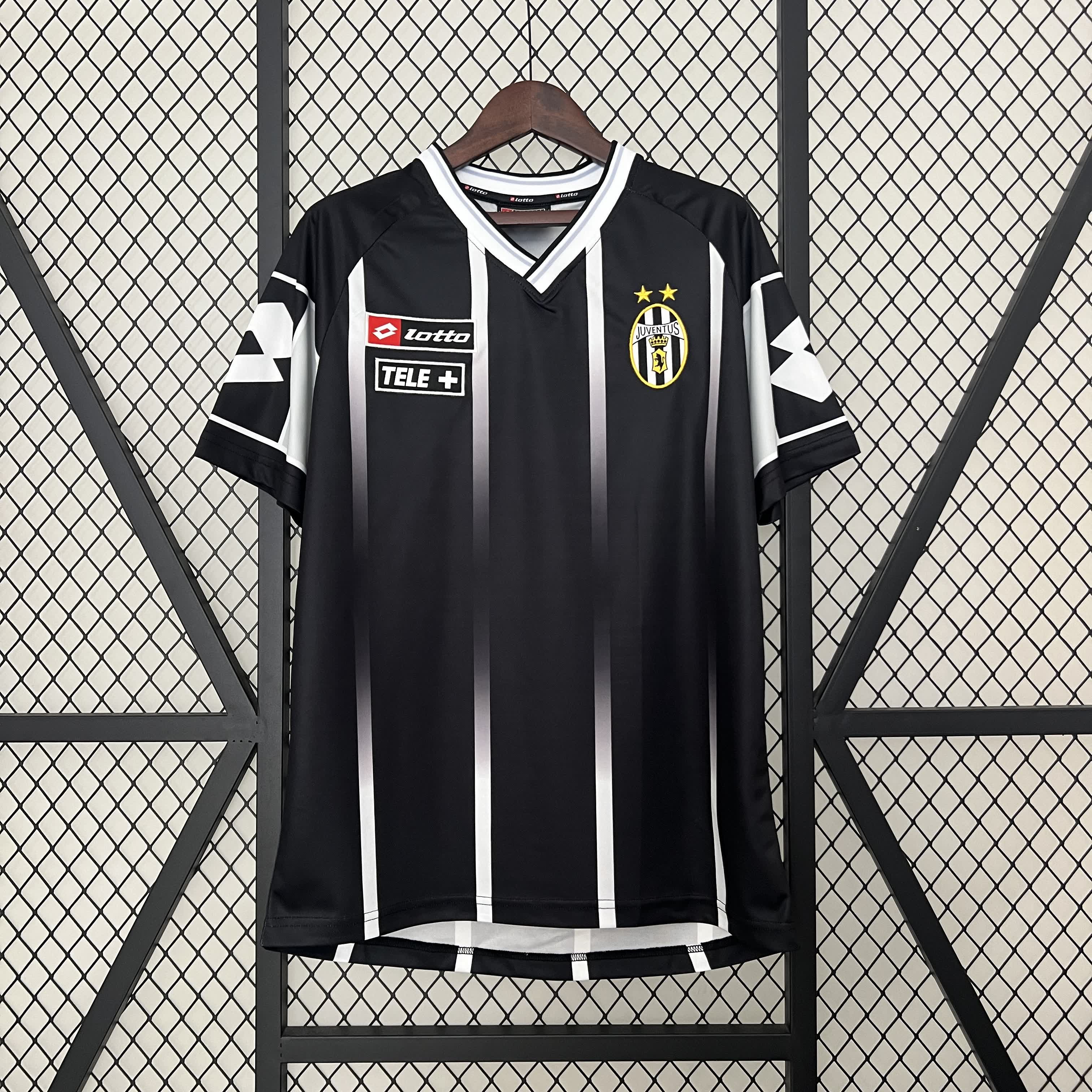 Retro Juventus 2000-01 Black Training Jersey - JerseysGala