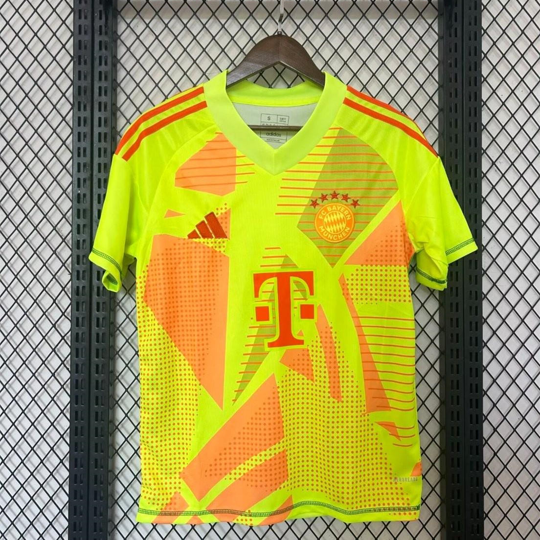 Bayern Munich 24-25 Green Goalkeeper Jersey - Fans Version - JerseysGala