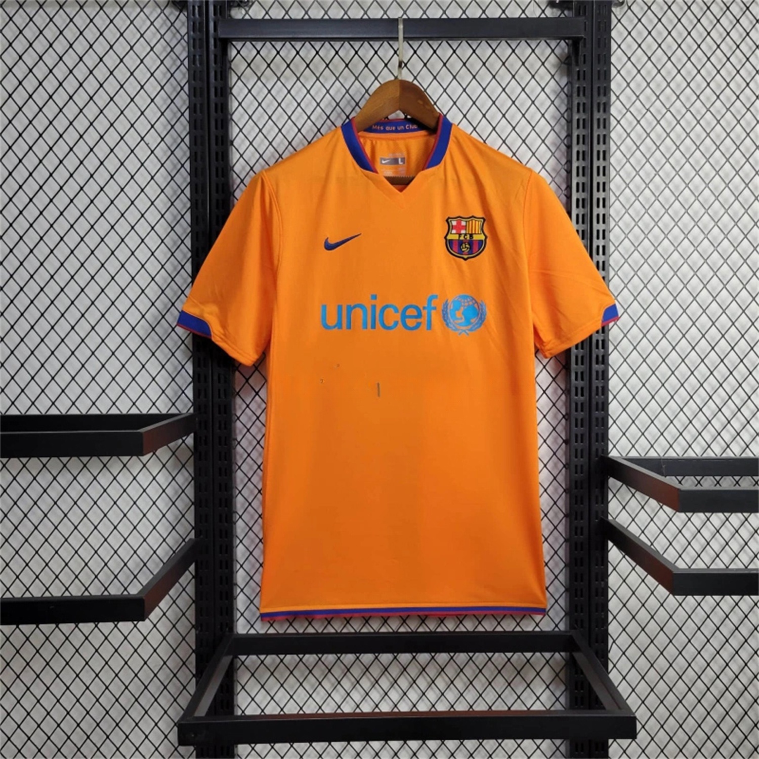 Retro Barcelona 06-07 Away Jersey - JerseysGala