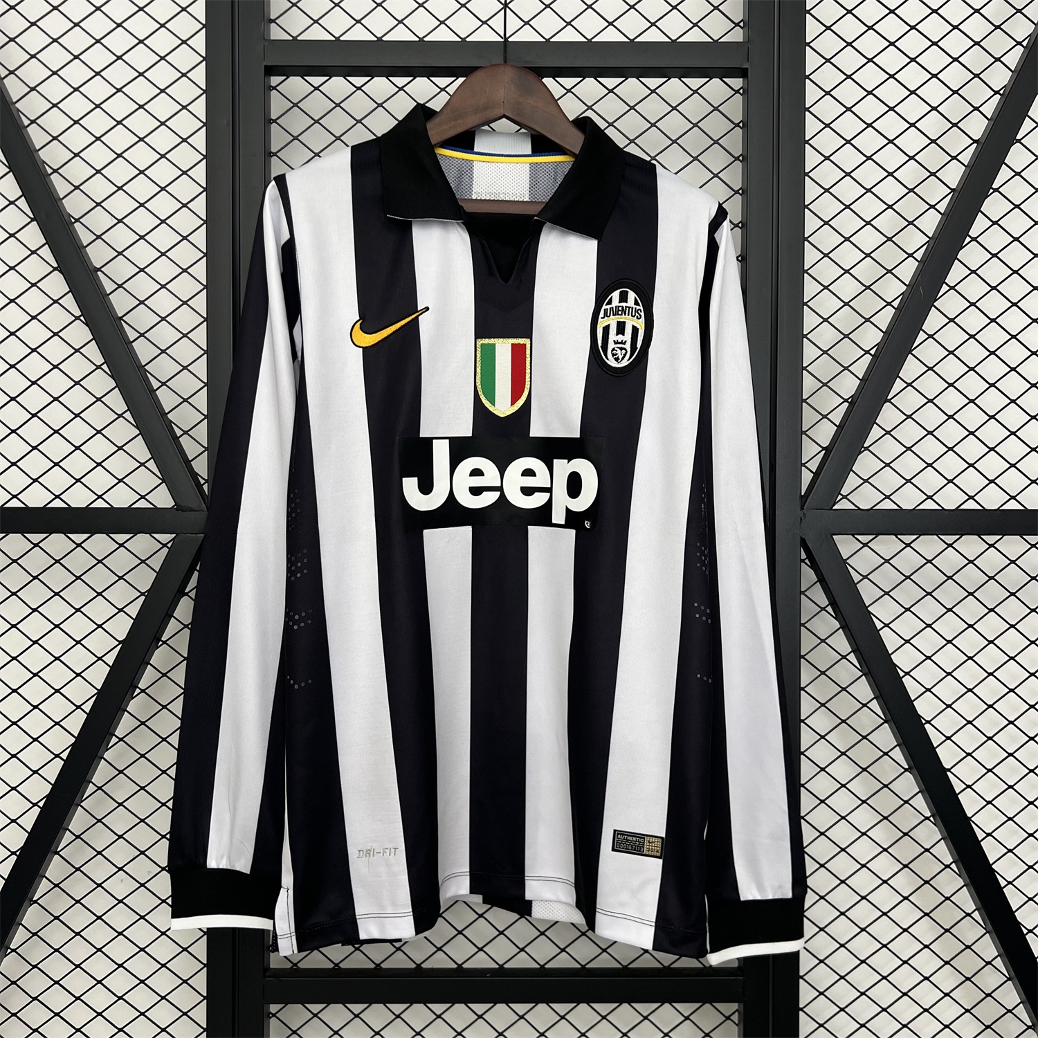 Retro Juventus 2014-15 Home Long Sleeves Jersey - JerseysGala