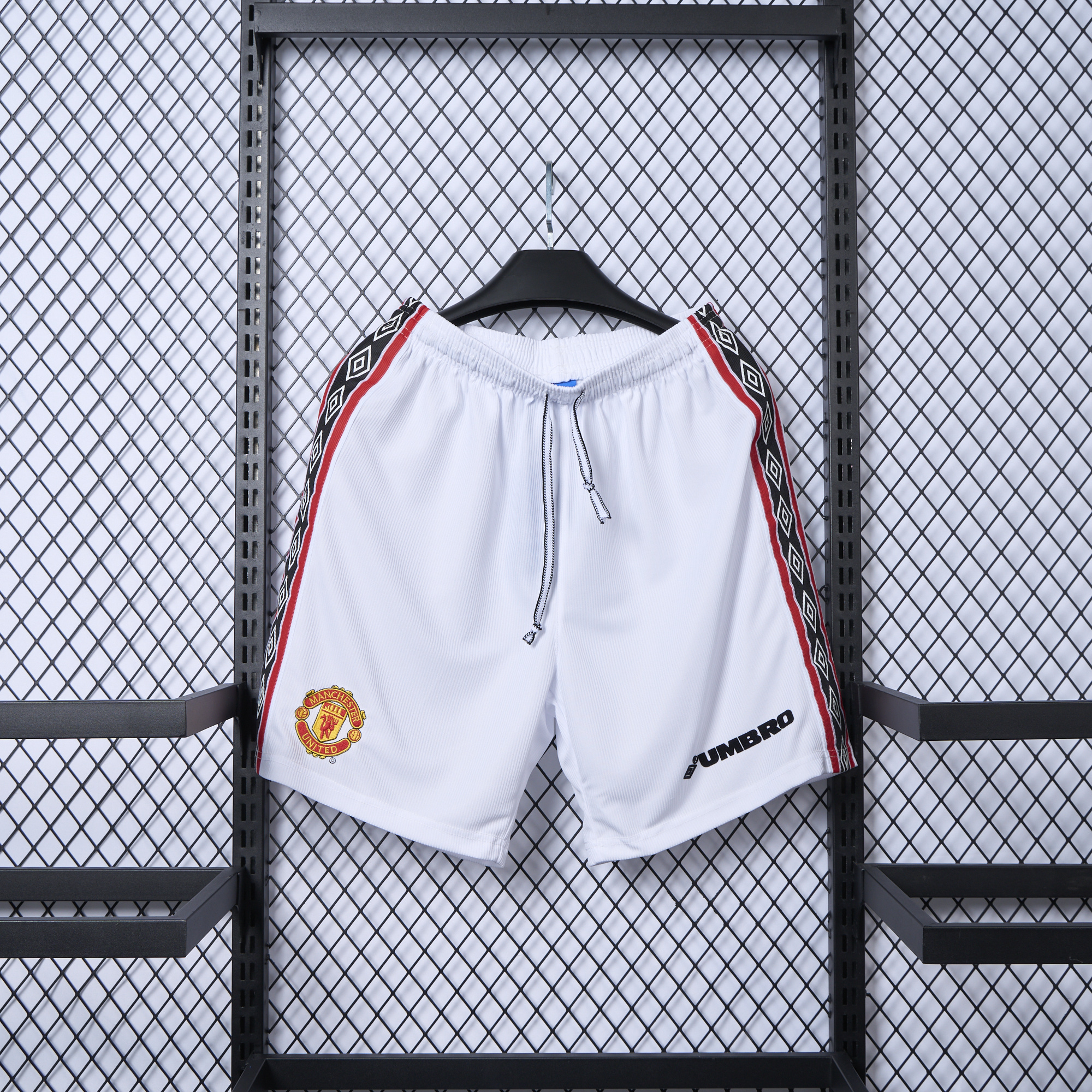 Retro Manchester United 1998-99 Home Shorts - JerseysGala