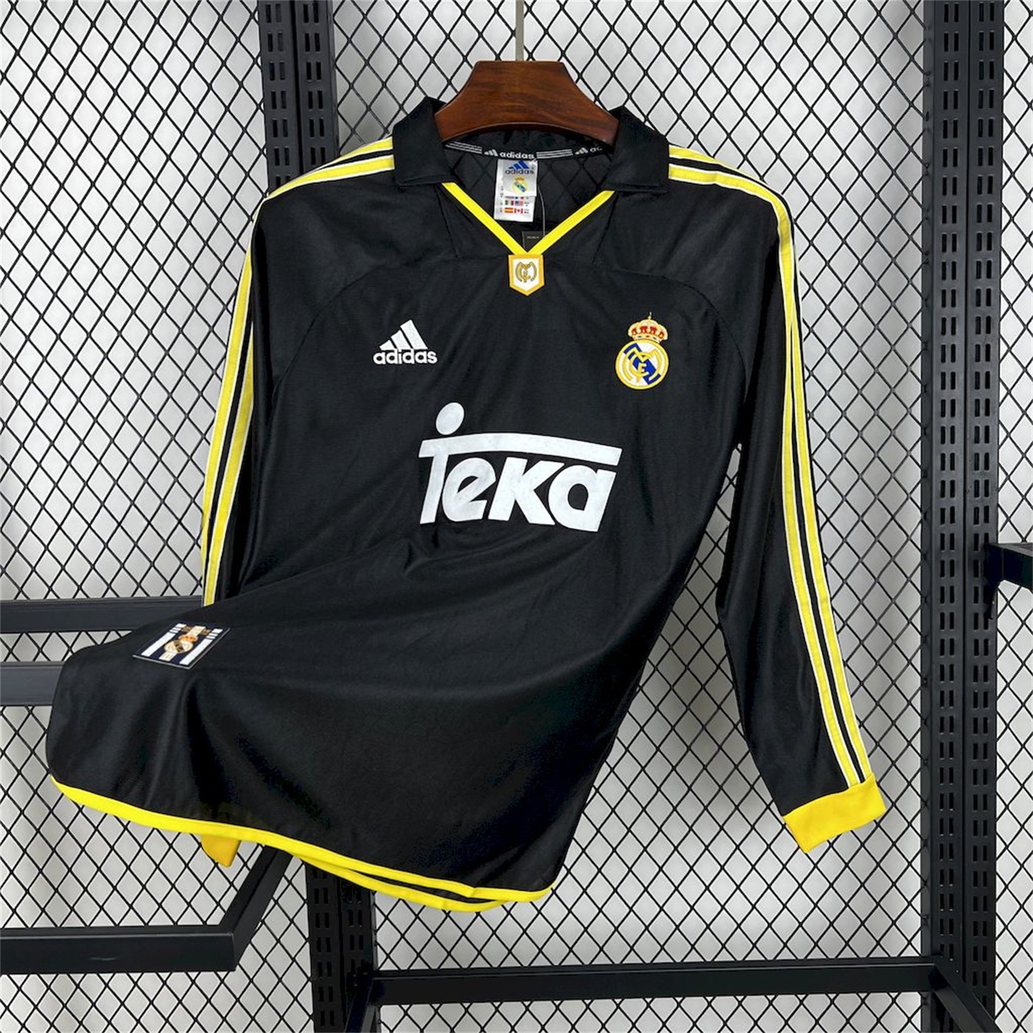 Retro Real Madrid 1999-01 Away Long Sleeves Jersey - JerseysGala