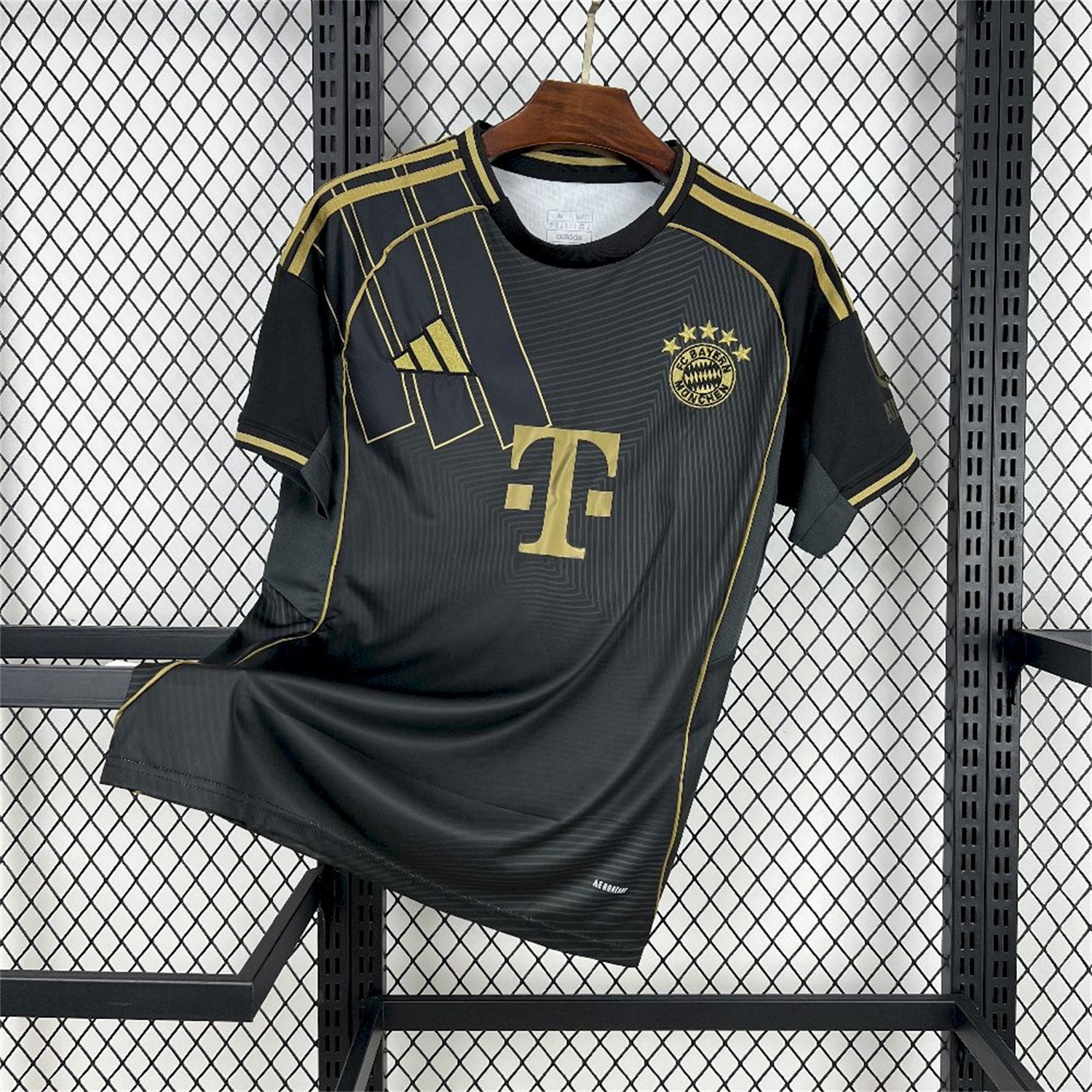 Bayern Munich 25-26 Black Gold Special Edition Jersey - Fans Version - JerseysGala