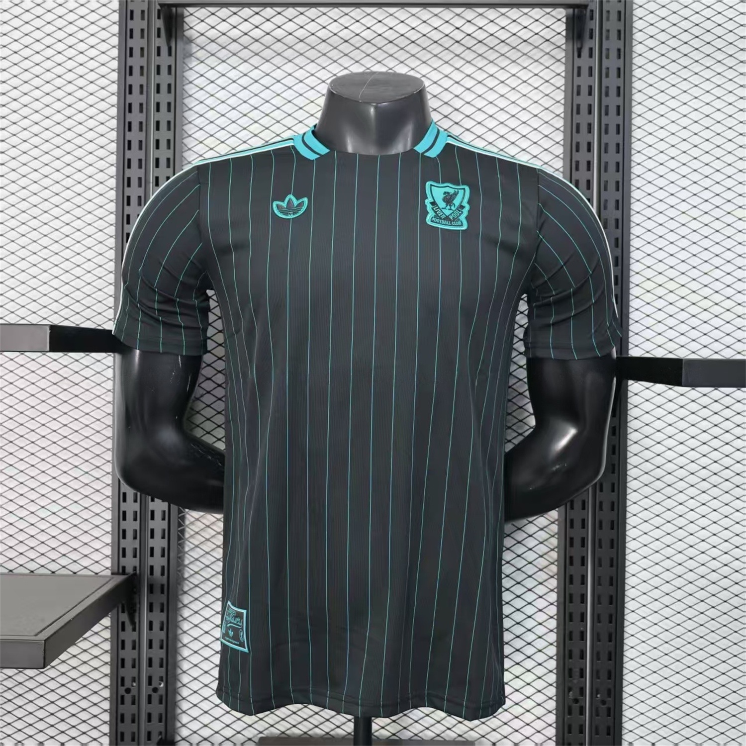 Liver.pool 25-26 Icon Range Travel Special Edition Black Jersey - Player Version - JerseysGala