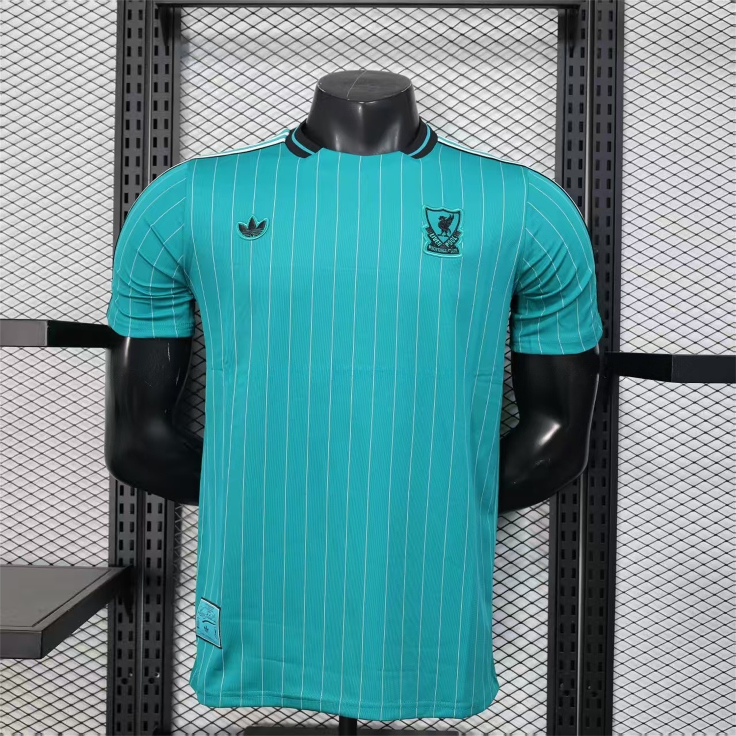 Liver.pool 25-26 Icon Range Travel Special Edition Cyan Jersey - Player Version - JerseysGala