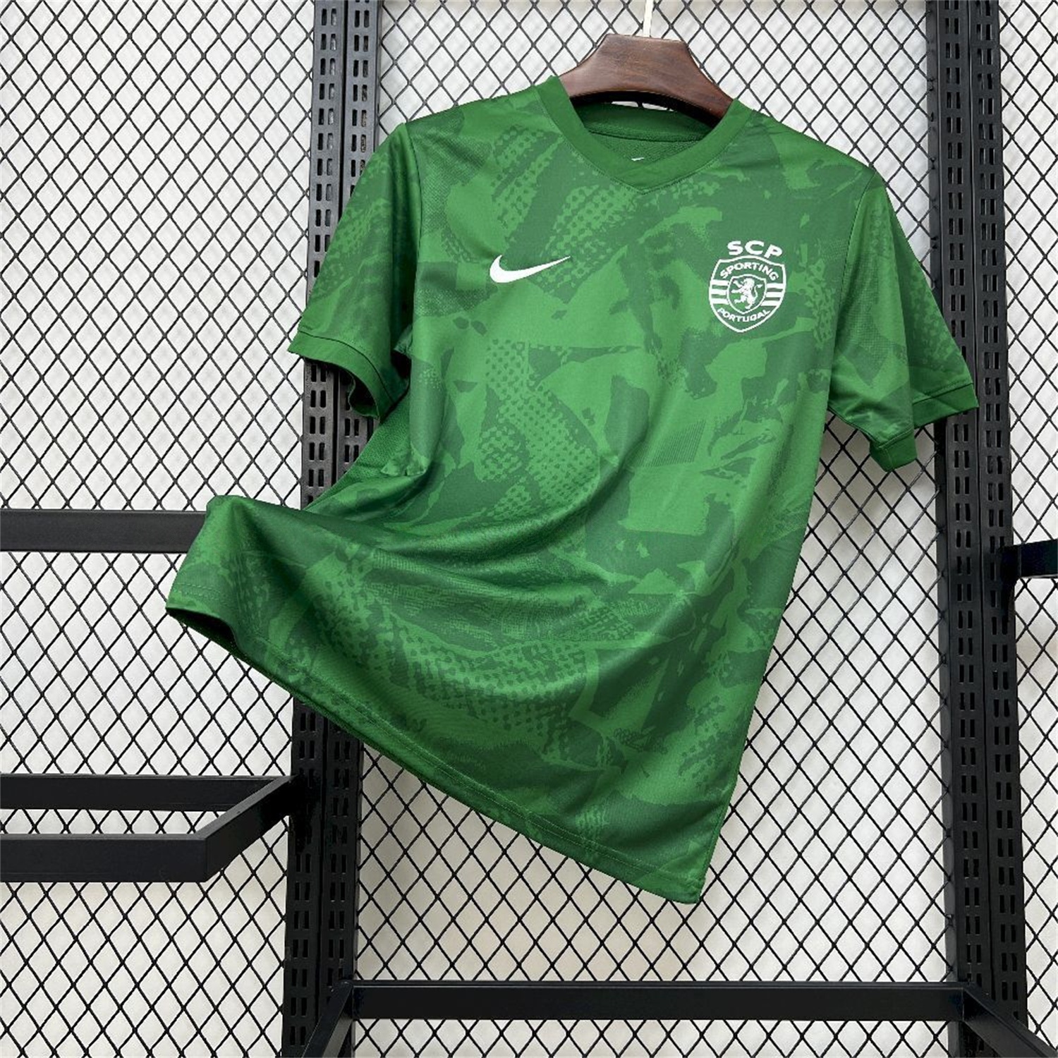 Sporting CP 25-26 Green Training Jersey - Fans Version - JerseysGala
