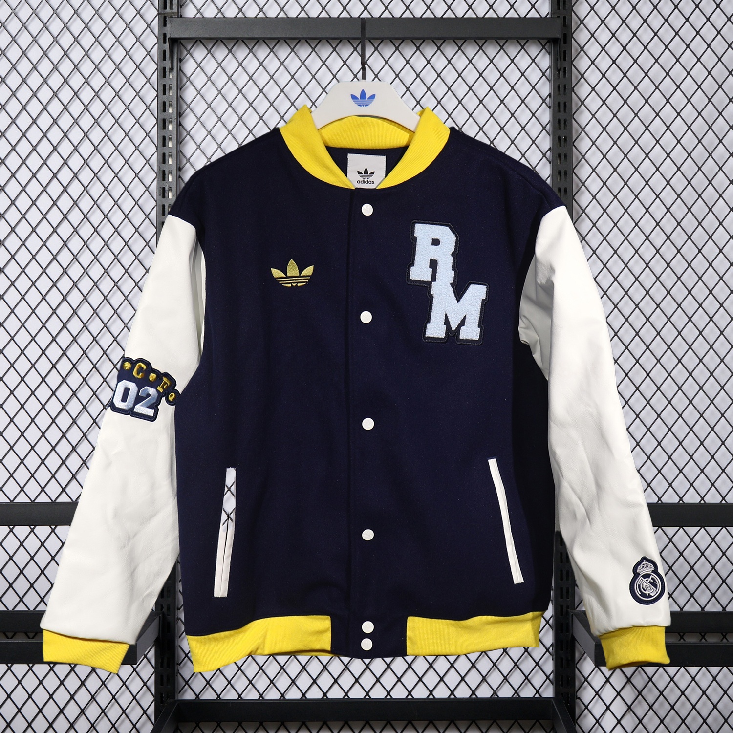 Real Madrid 25-26 Warm Windbreaker Jacket - Dark Blue And White - JerseysGala