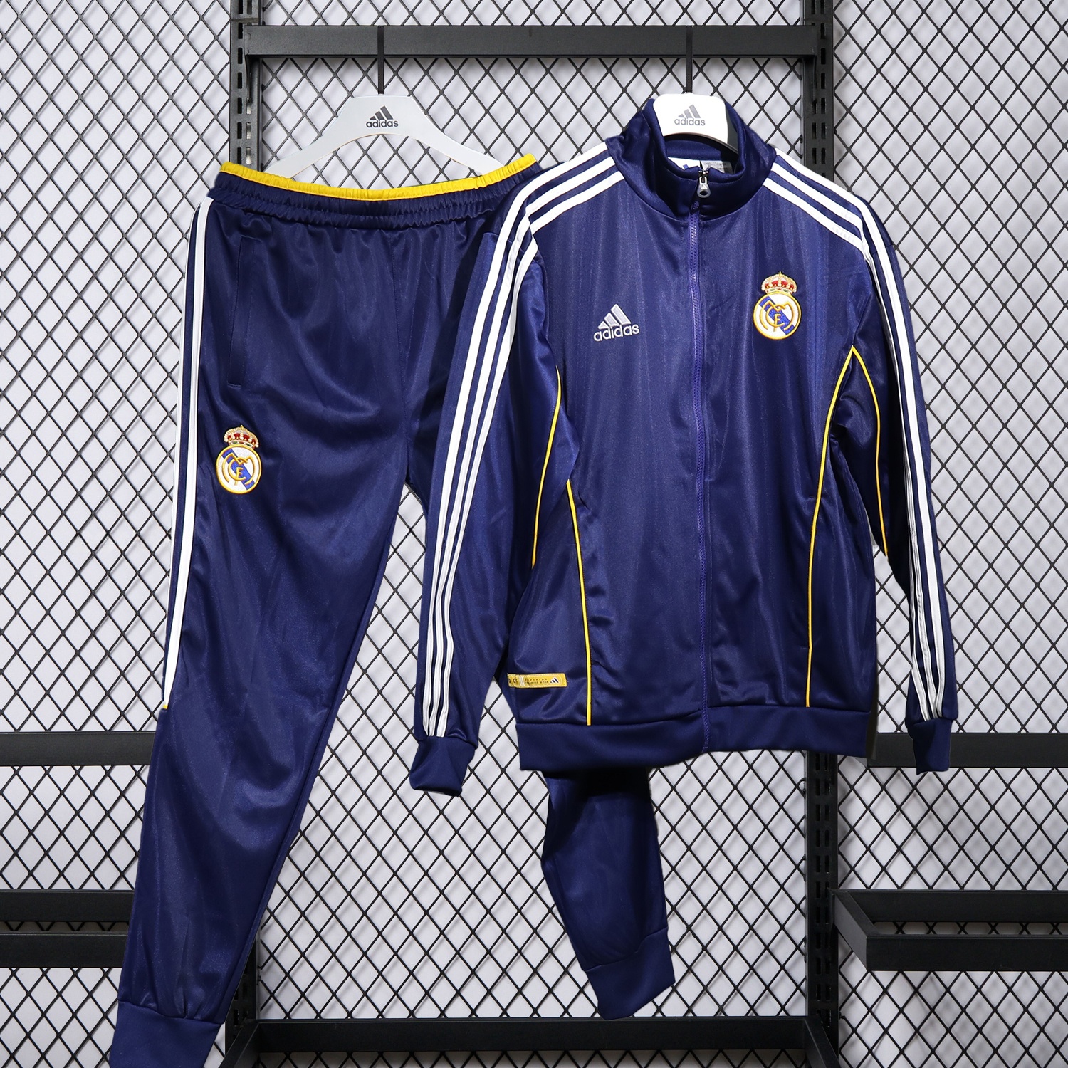 Real Madrid 25-26 Pure Color Yellow Lines Training Set - Dark Blue Top and Dark Blue Pants - JerseysGala