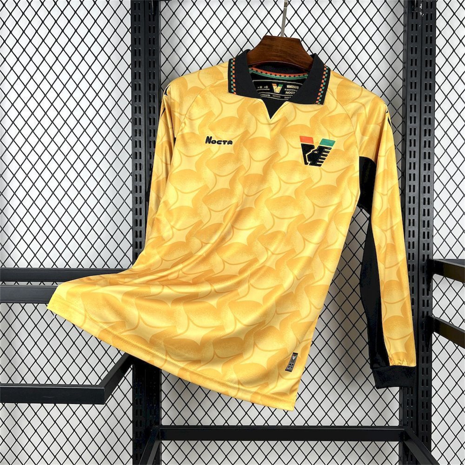 Venezia FC 25-26 Goalkeeper Yellow Unsponsored Long Sleeves Jersey - Fans Version - JerseysGala