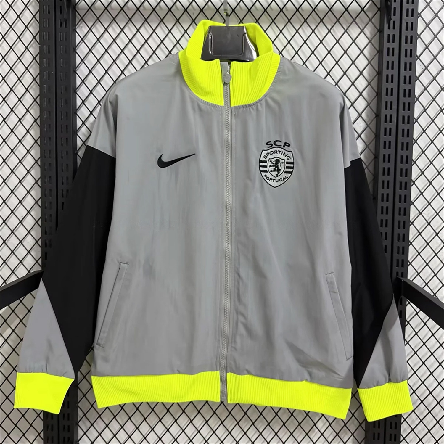 Sporting CP 25-26 Windbreaker Jacket - Grey - JerseysGala