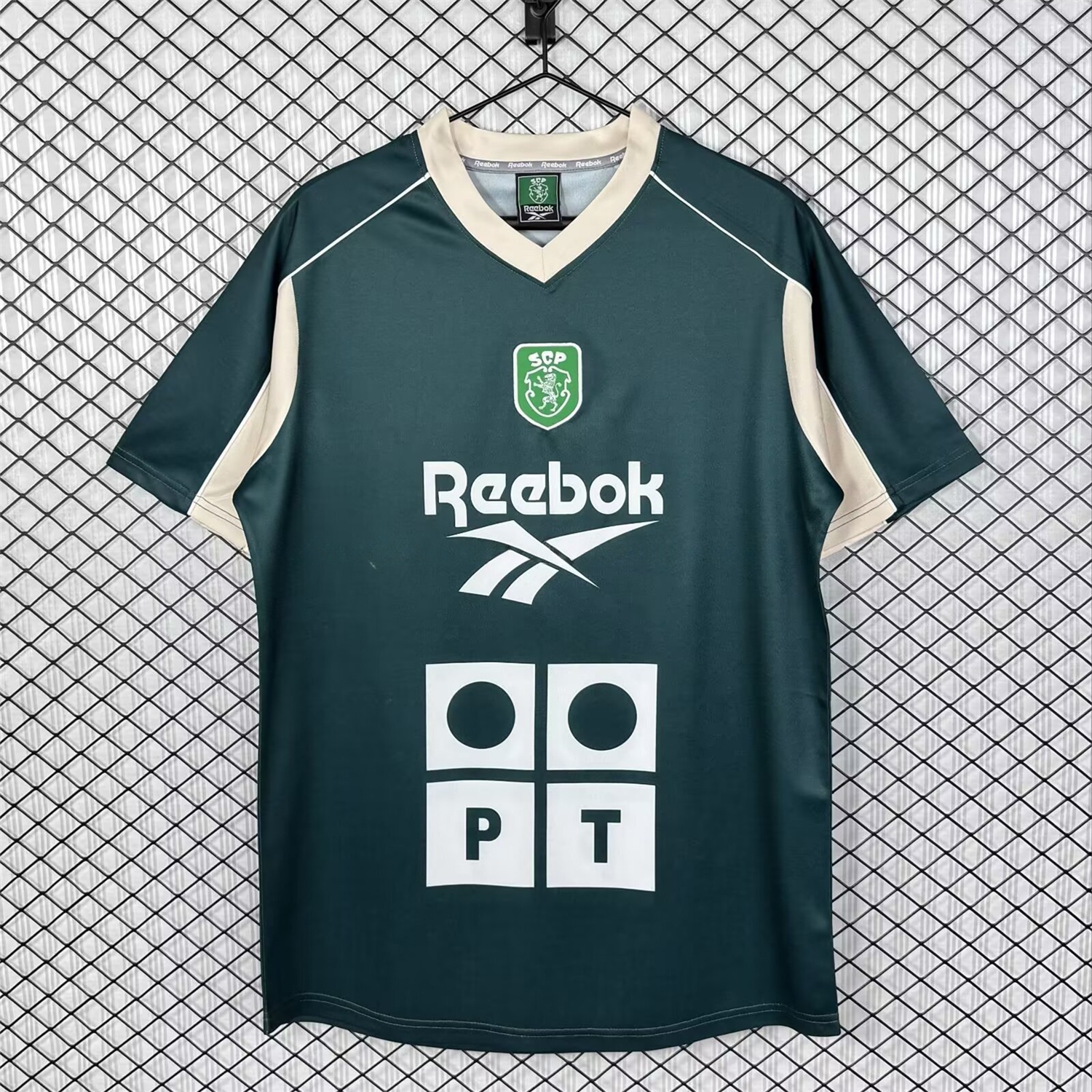 Retro Sporting CP 2000-01 Green Training Jersey - JerseysGala