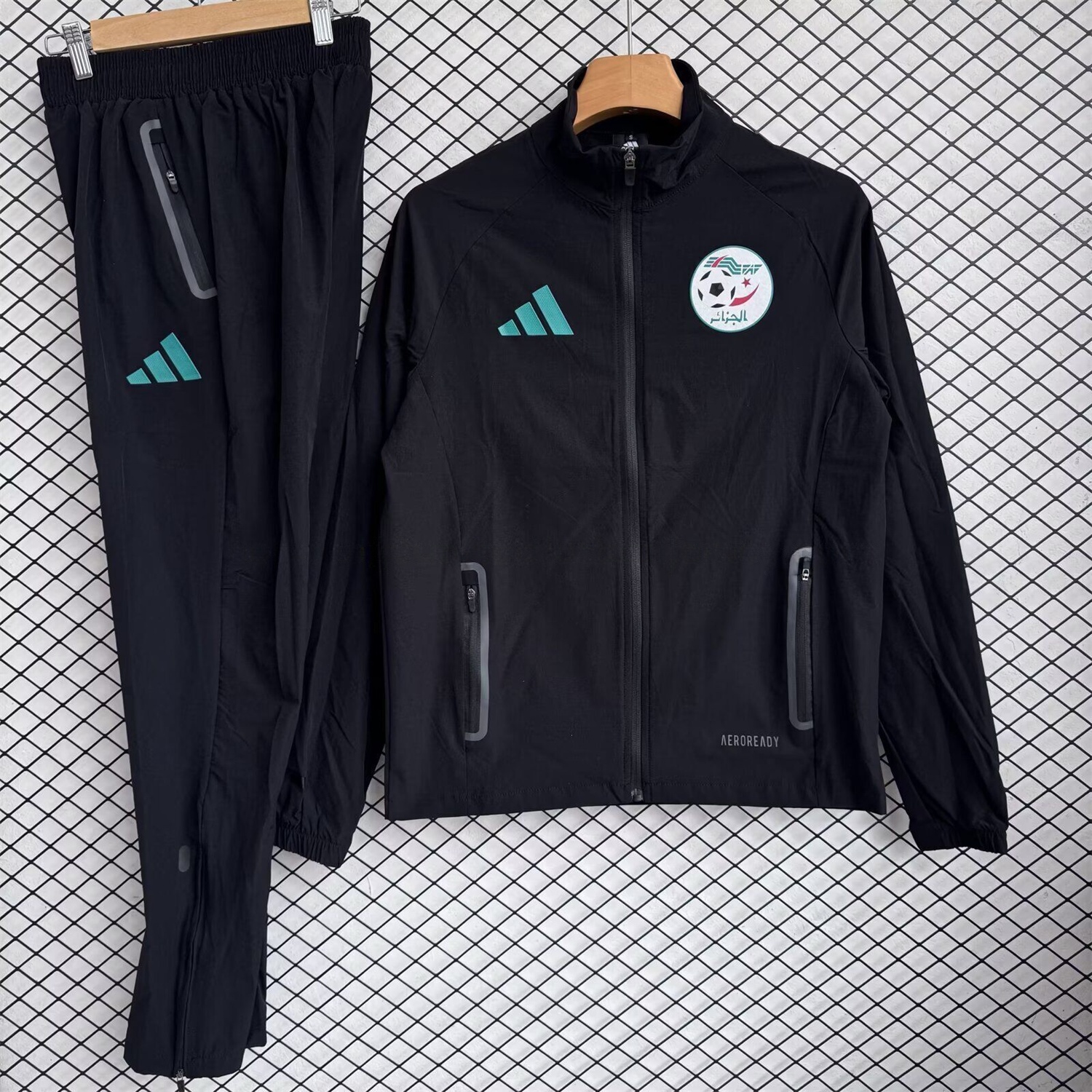 Algeria 25-26 Windbreaker Training Set - Black Top and Pants - JerseysGala