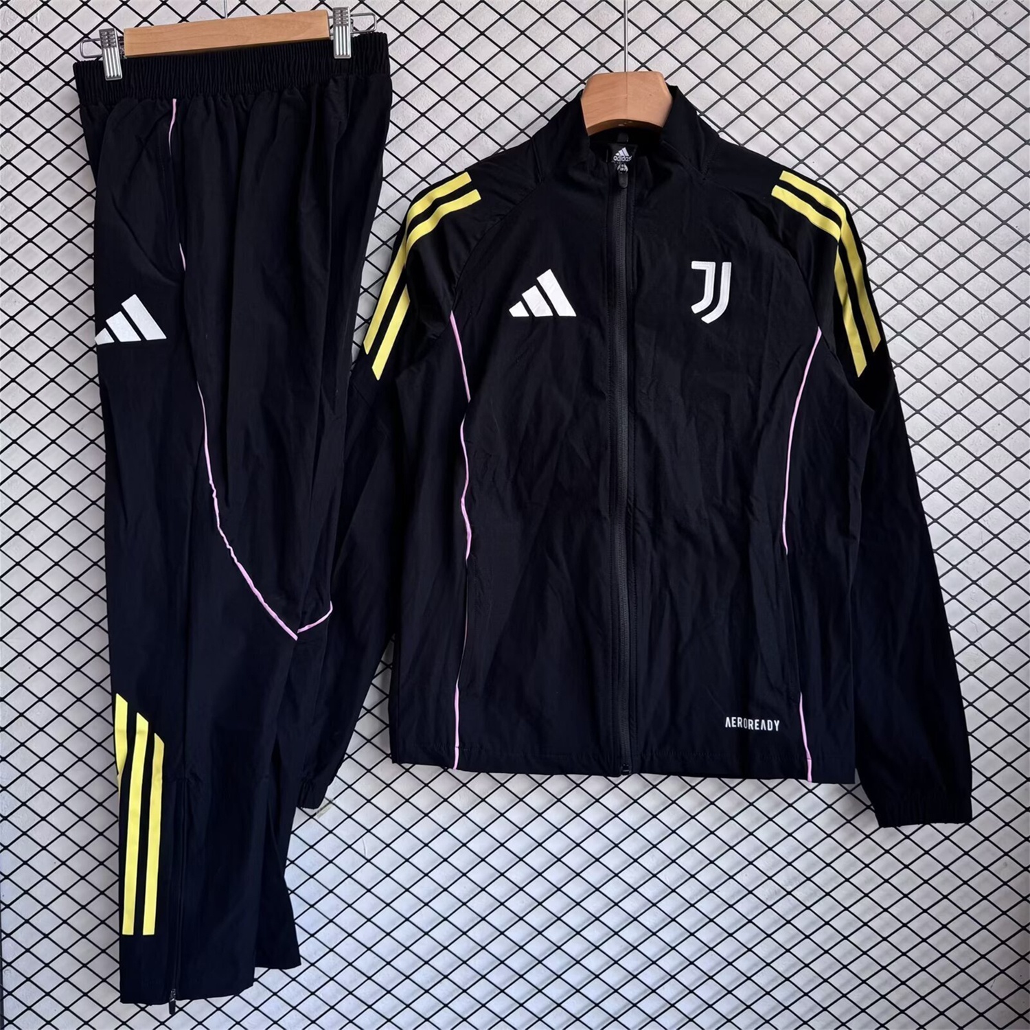 Juventus 25-26 Yellow Lines Windbreaker Training Set - Black Top and Pants - JerseysGala