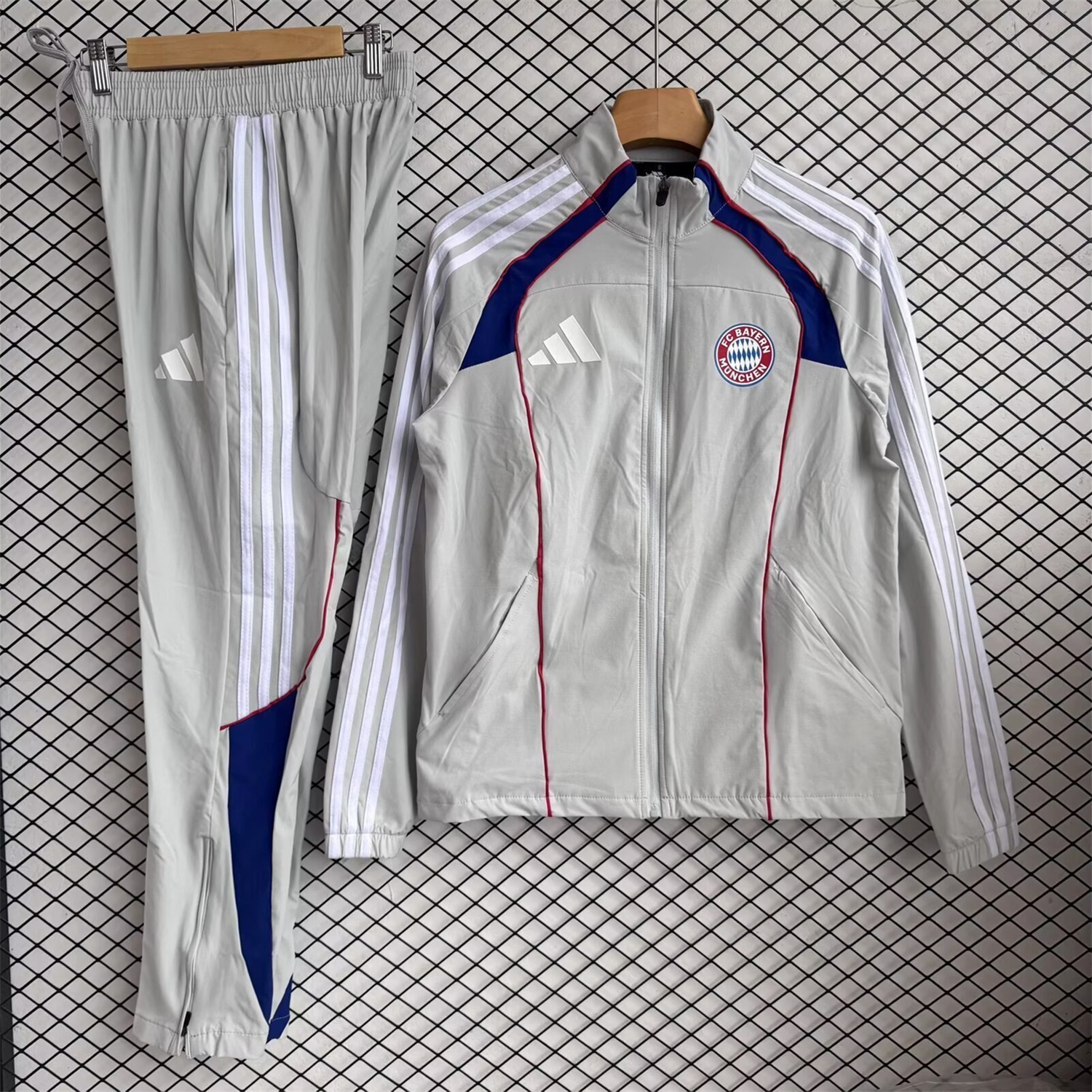 Bayern Munich 25-26 Red Lines Windbreaker Training Set - White Top and Pants - JerseysGala