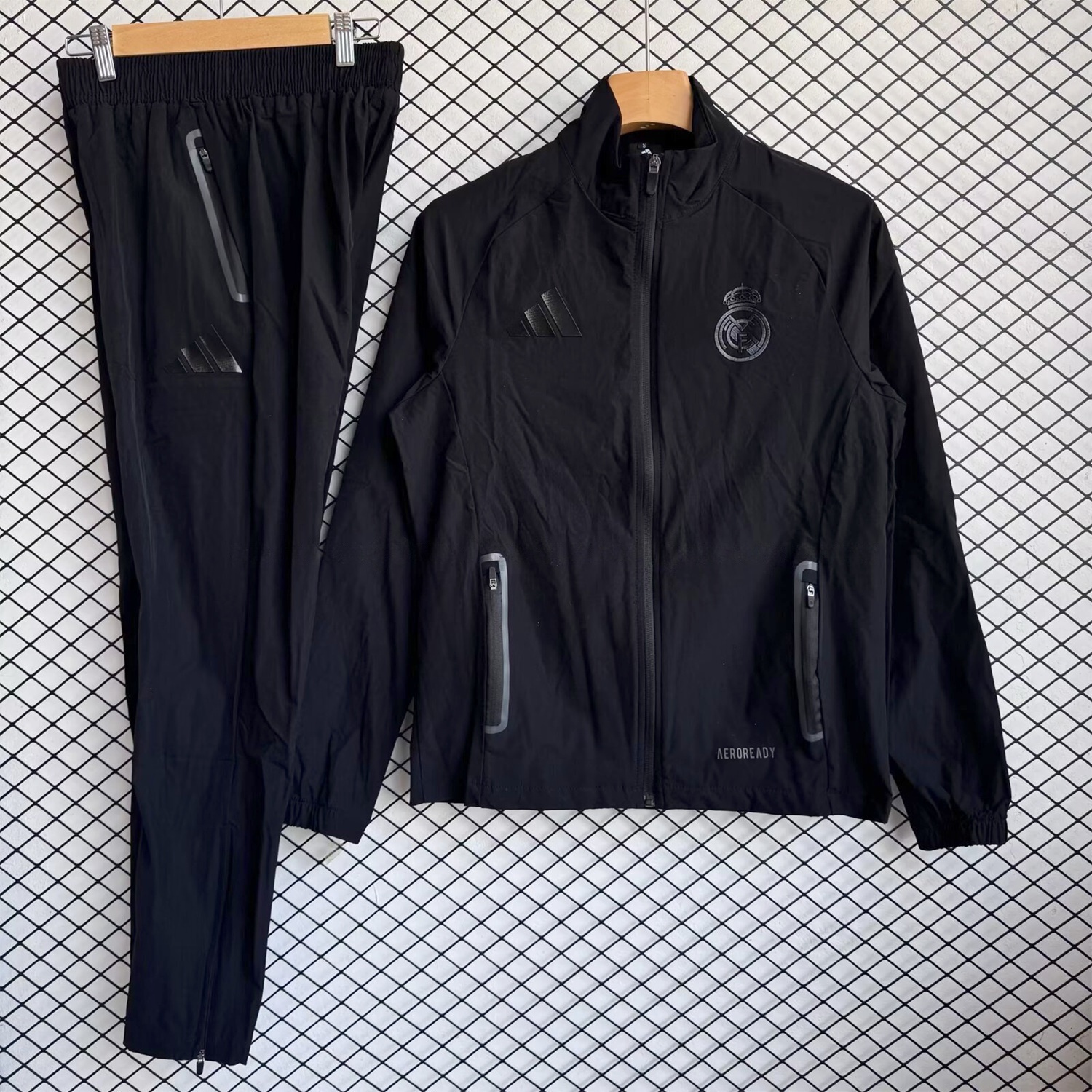 Real Madrid 25-26 Black Logo Windbreaker Training Set - Black Top and Pants - JerseysGala